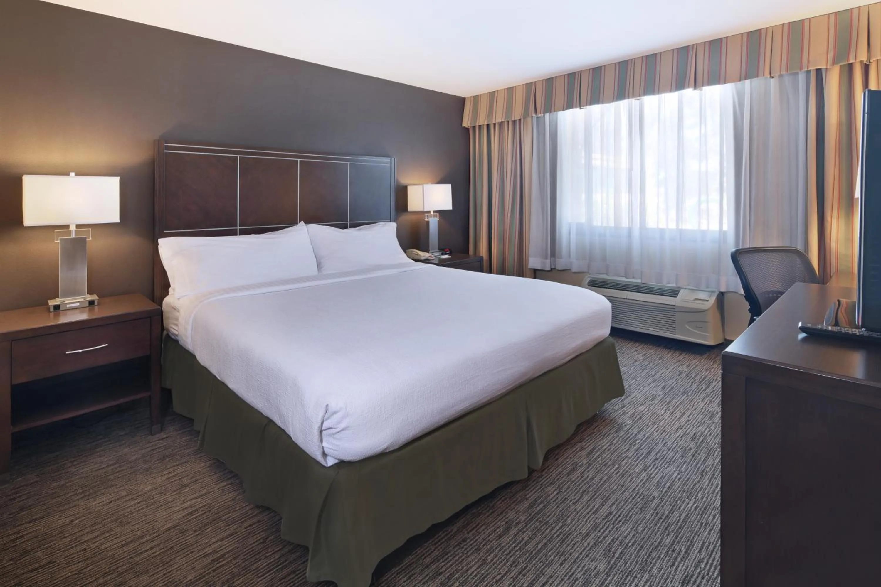 Bed in Holiday Inn Hotel & Suites Anaheim by IHG