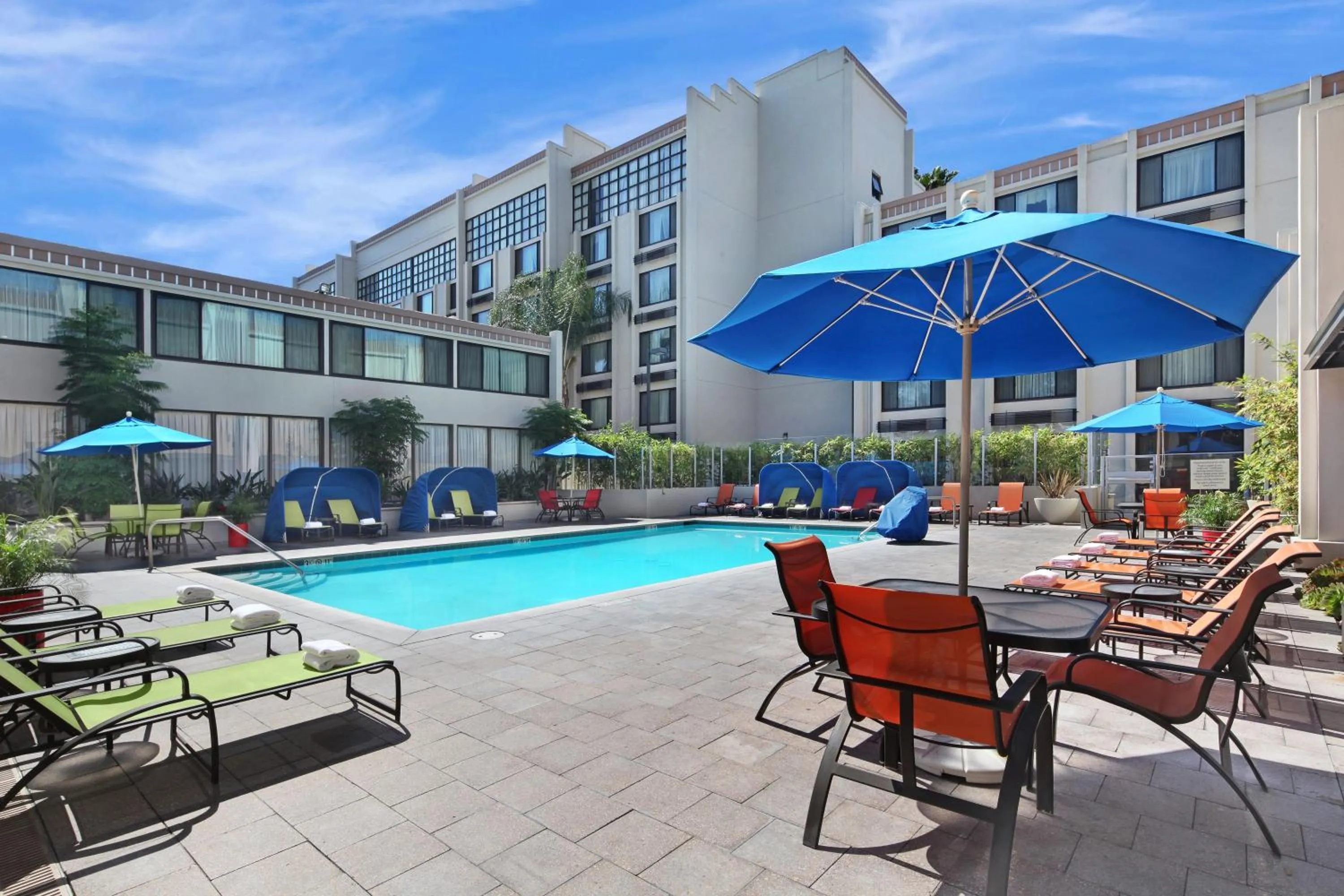 Swimming pool in Holiday Inn Hotel & Suites Anaheim by IHG