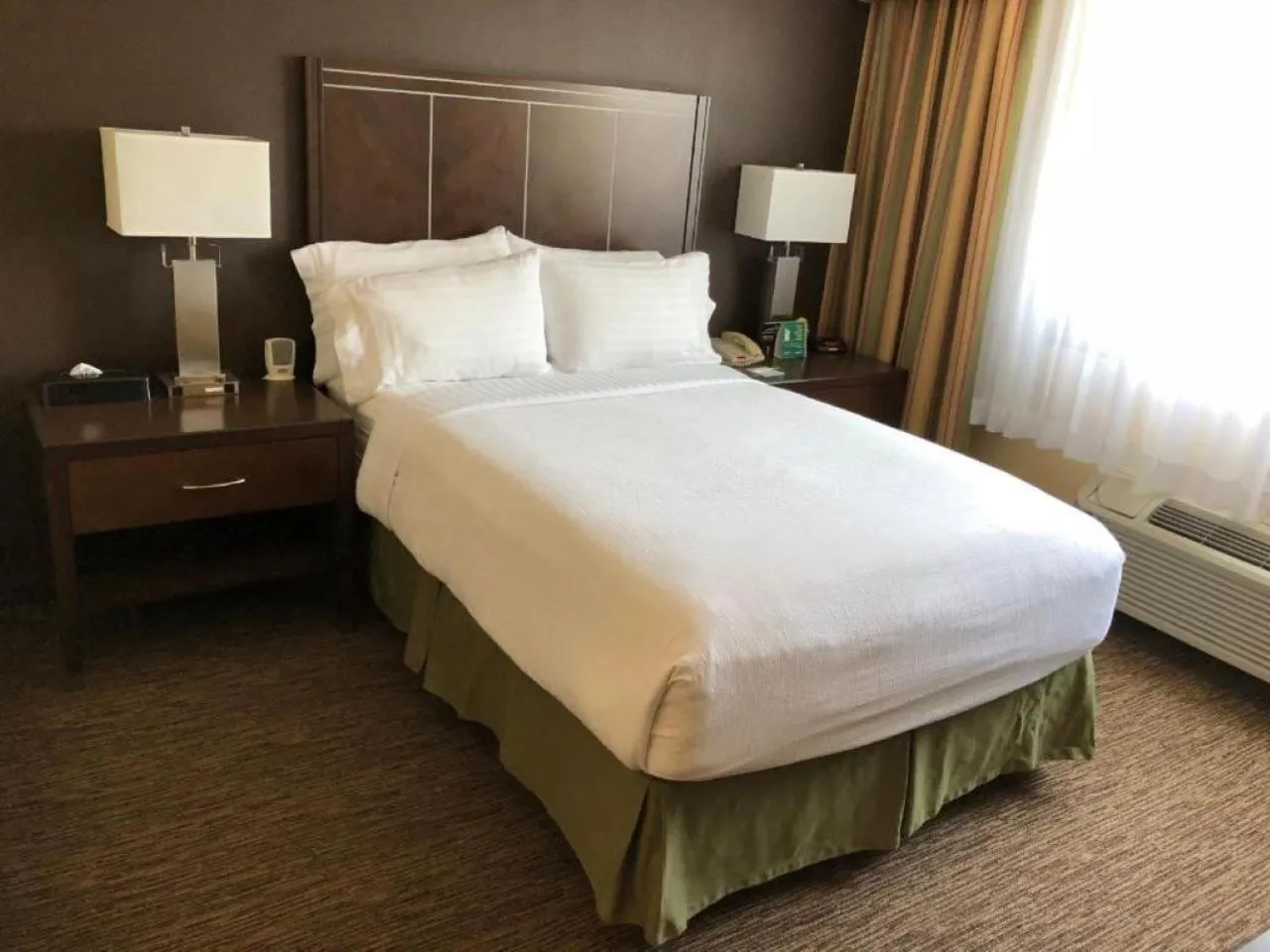 Bedroom, Bed in Holiday Inn Hotel & Suites Anaheim by IHG