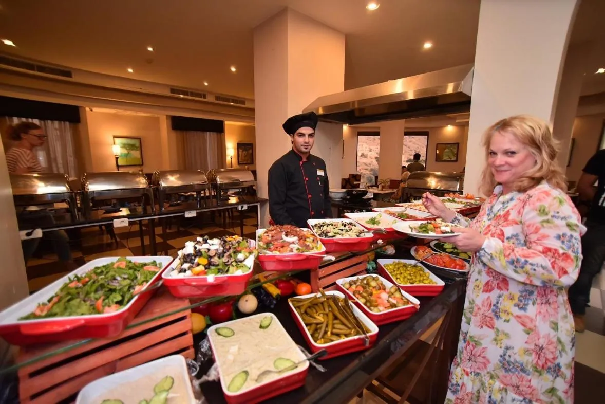 Restaurant/places to eat in La Maison Hotel