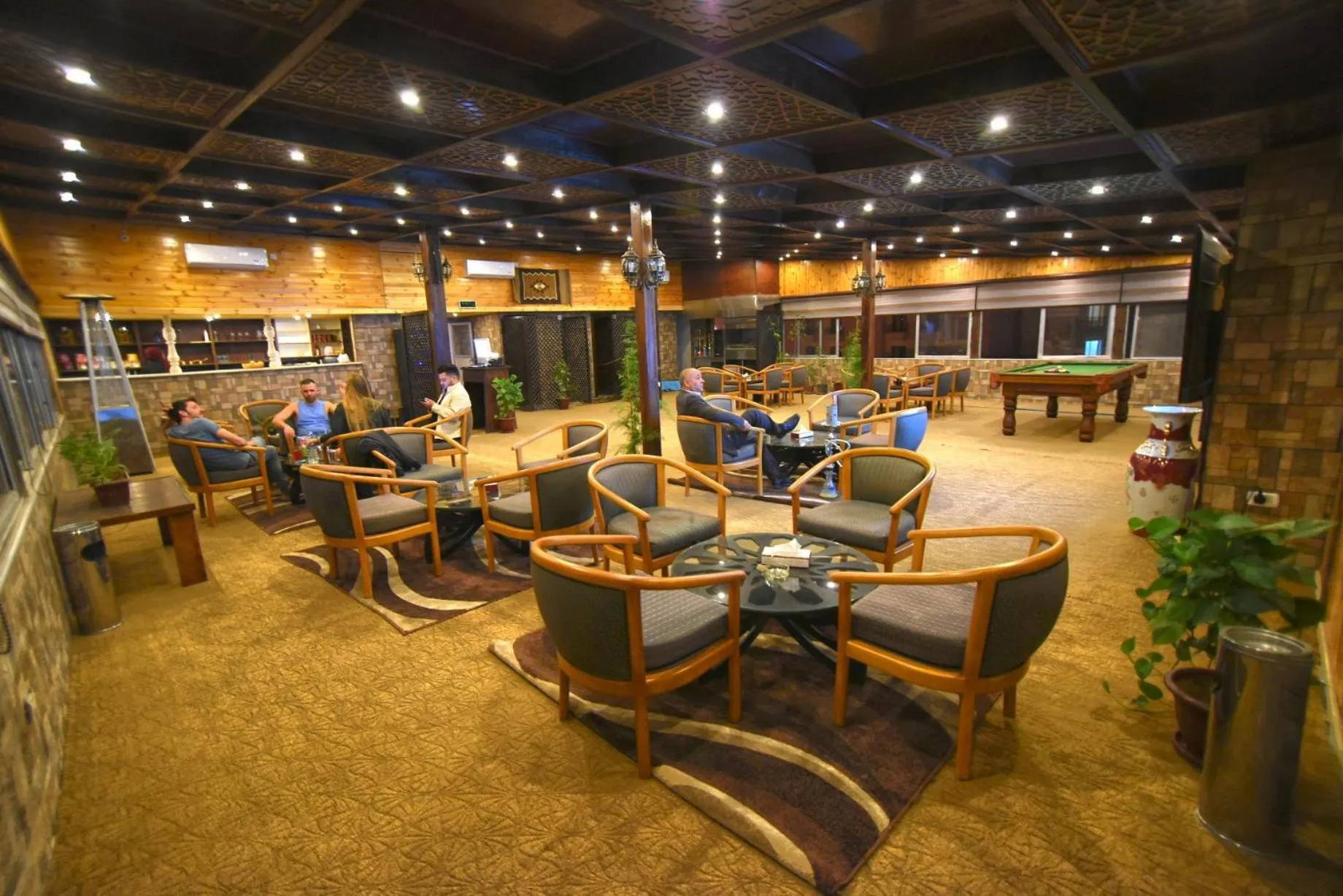 Restaurant/places to eat in La Maison Hotel