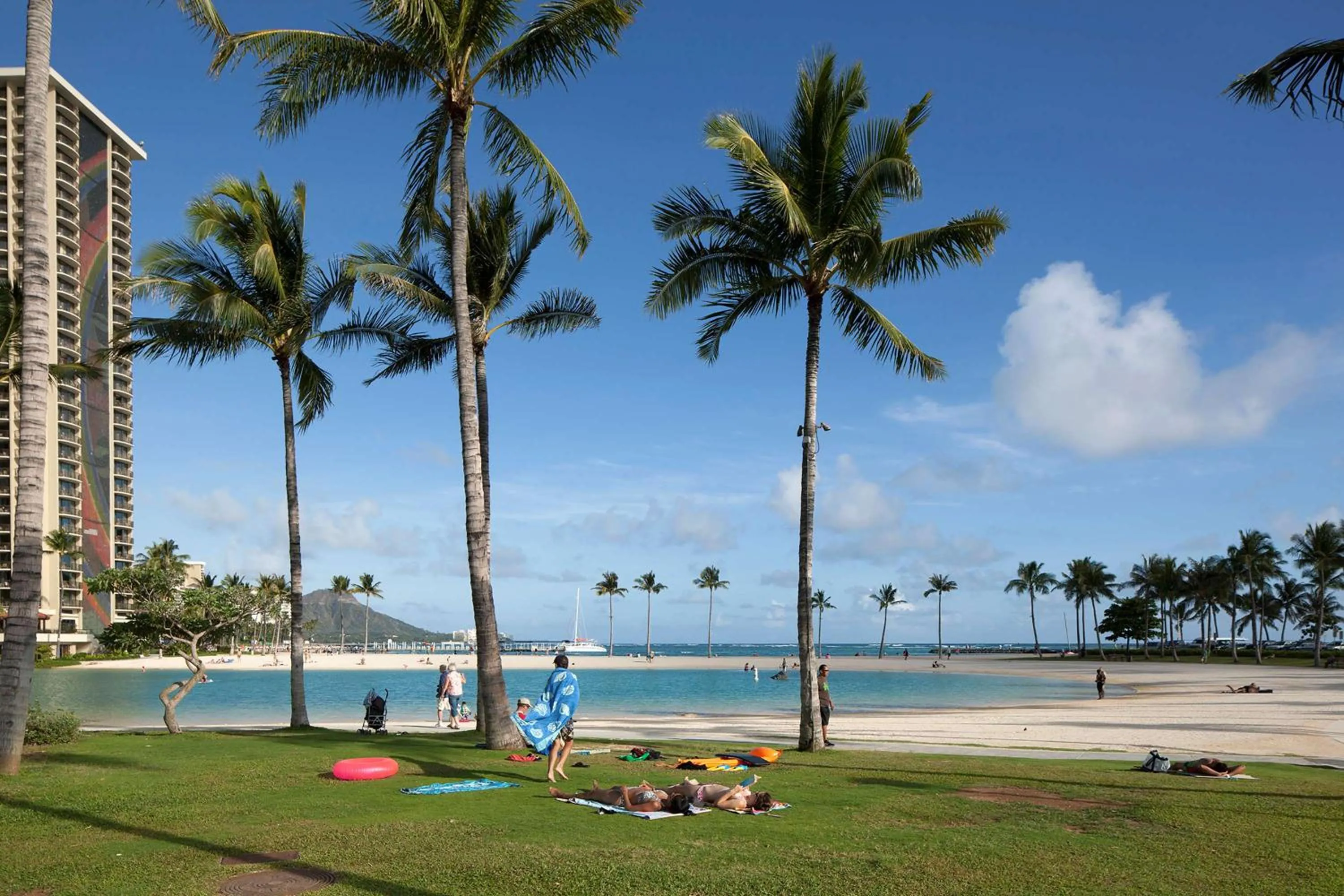 Beach in Ilikai Lite