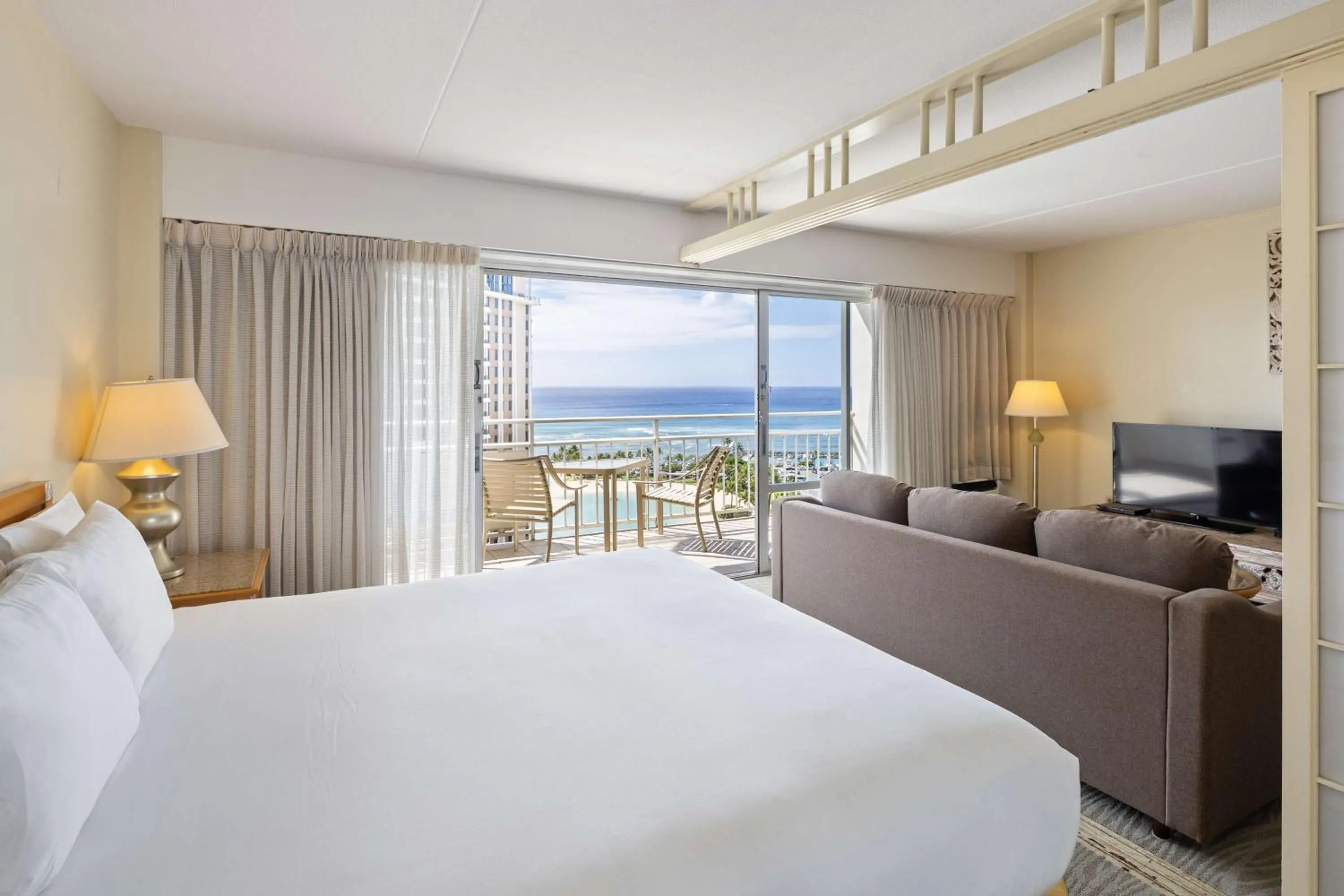 Photo of the whole room, Bed in Ilikai Lite