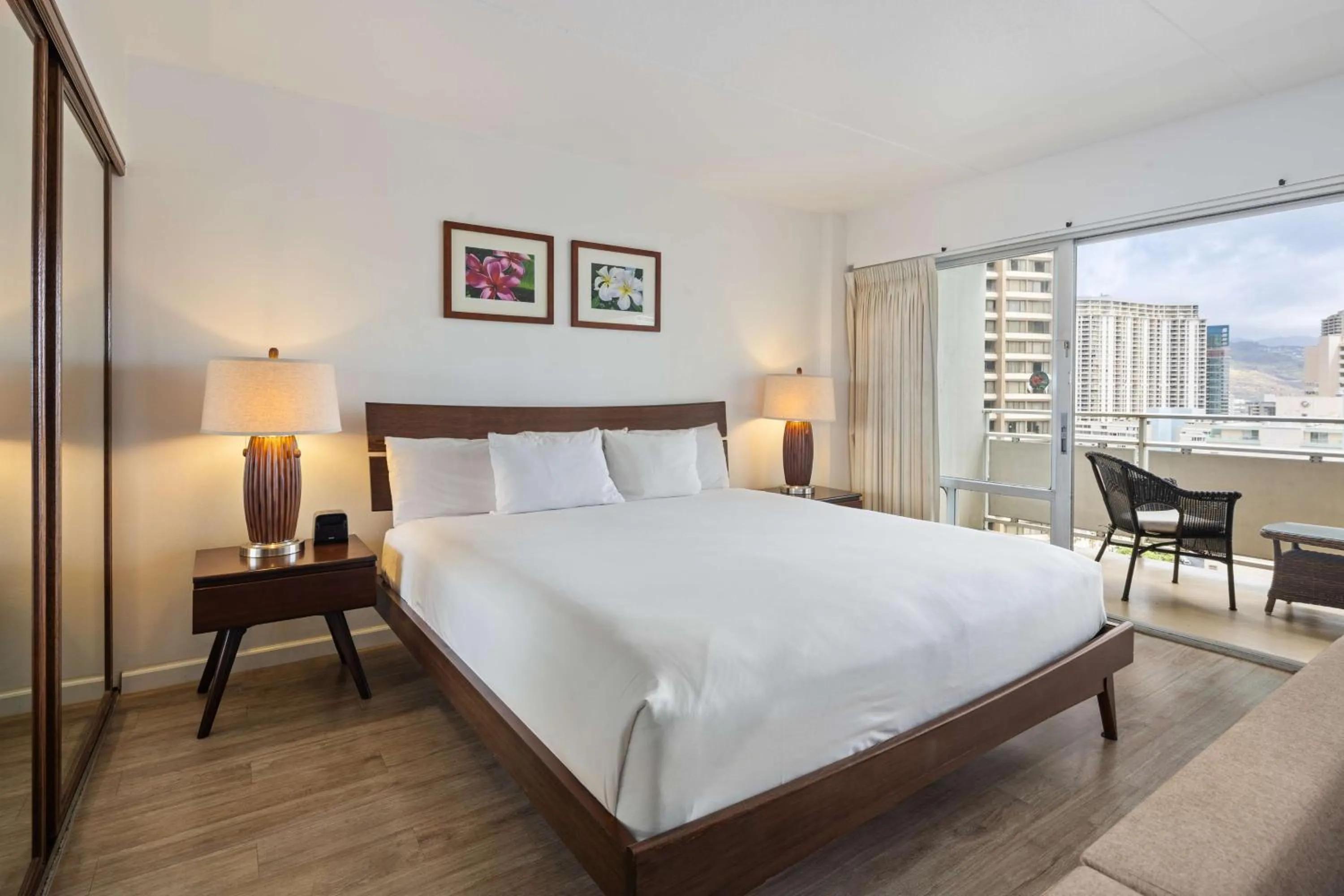 Photo of the whole room, Bed in Ilikai Lite