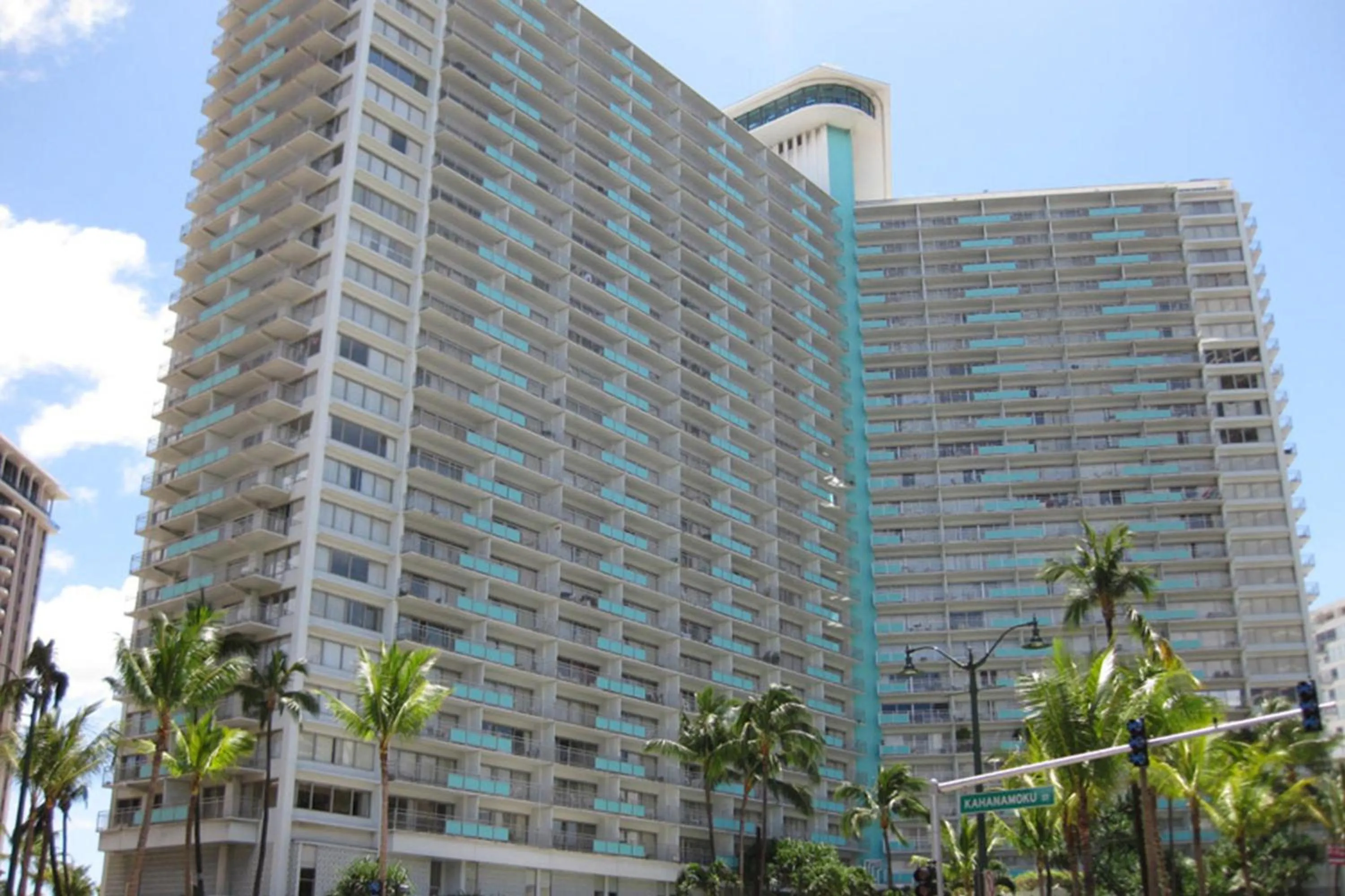 Property building in Ilikai Lite