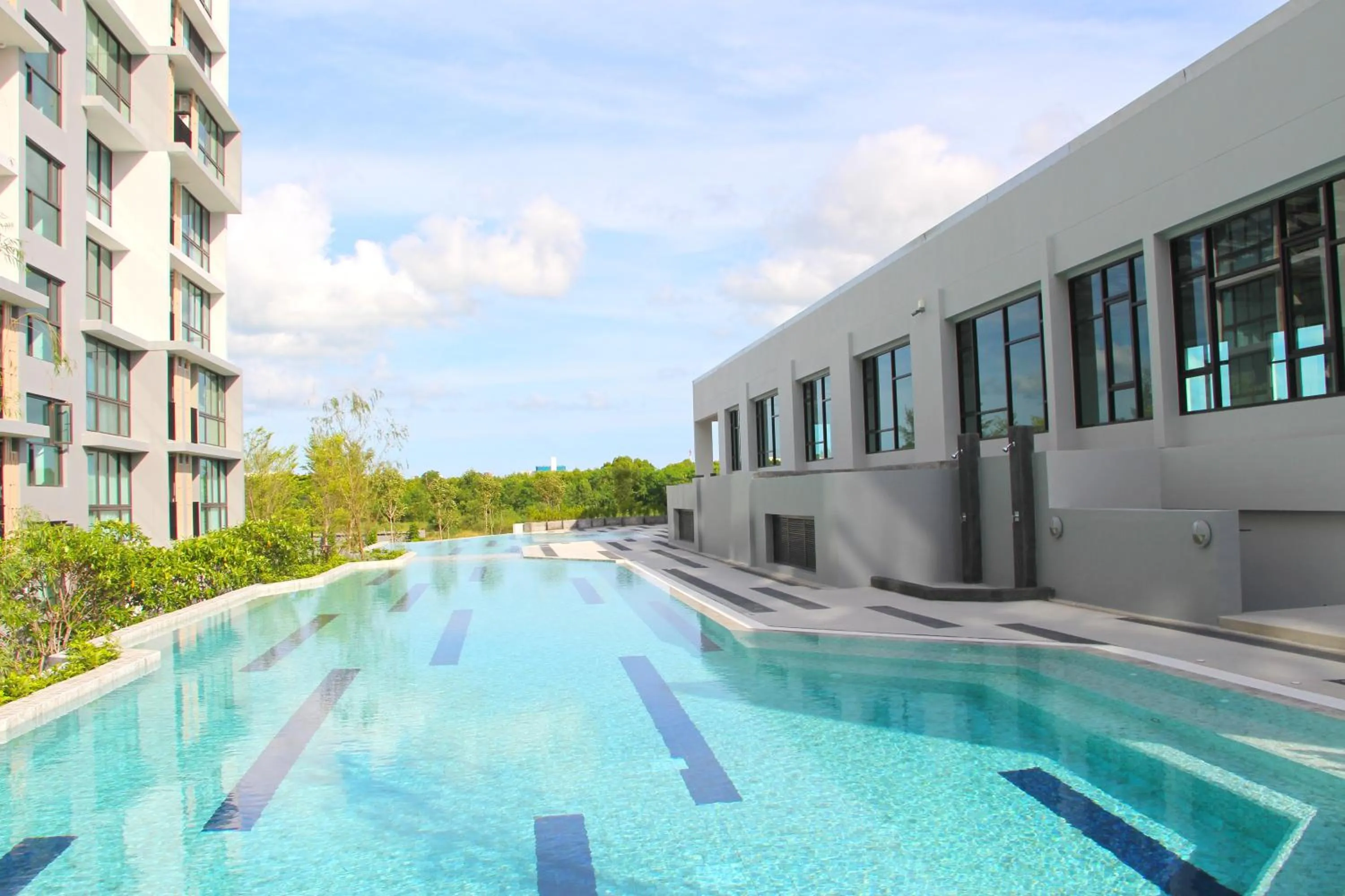 Swimming pool in Connext Residence Phuket
