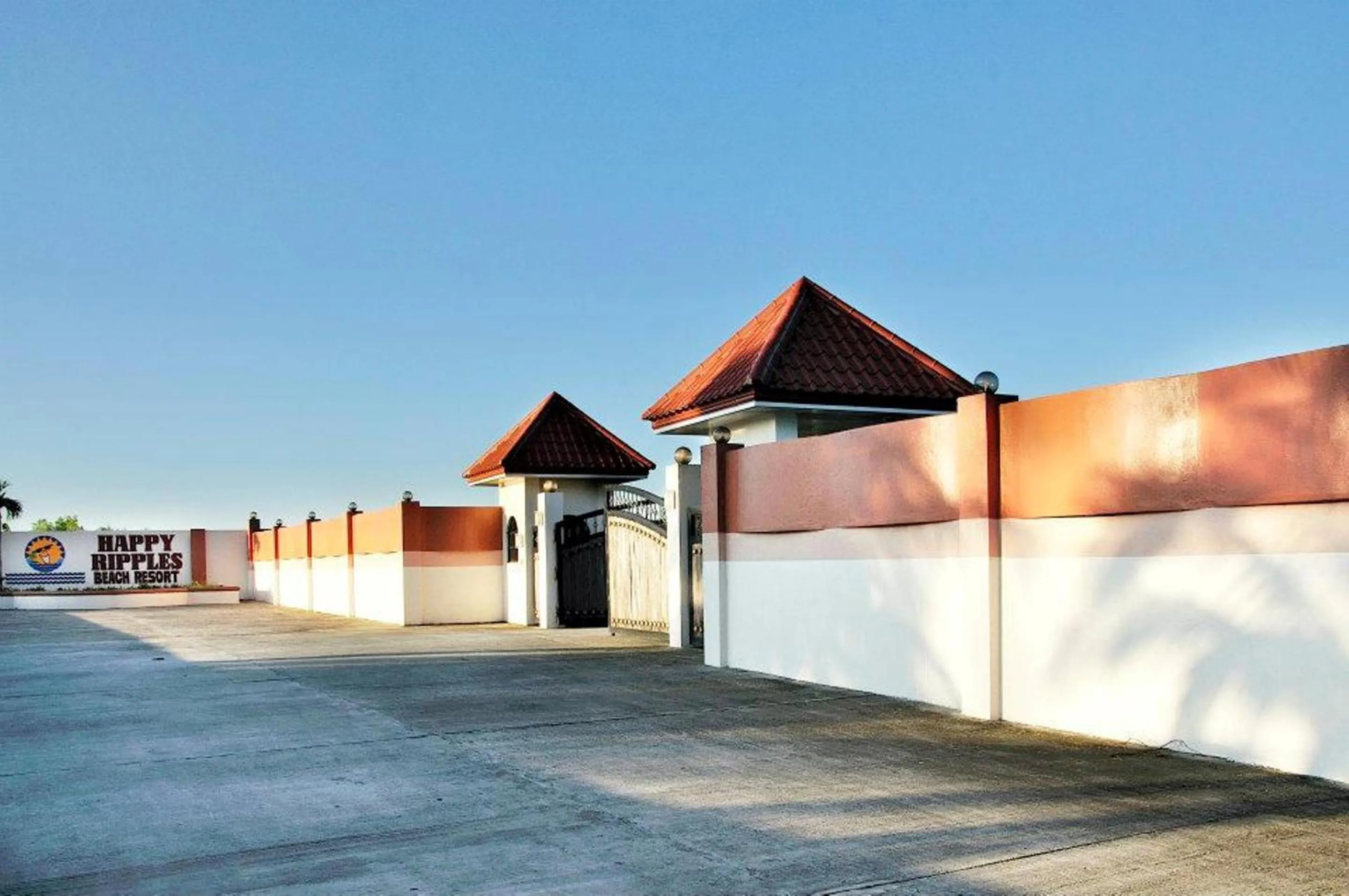 Facade/entrance in Happy Ripples Beach Resort