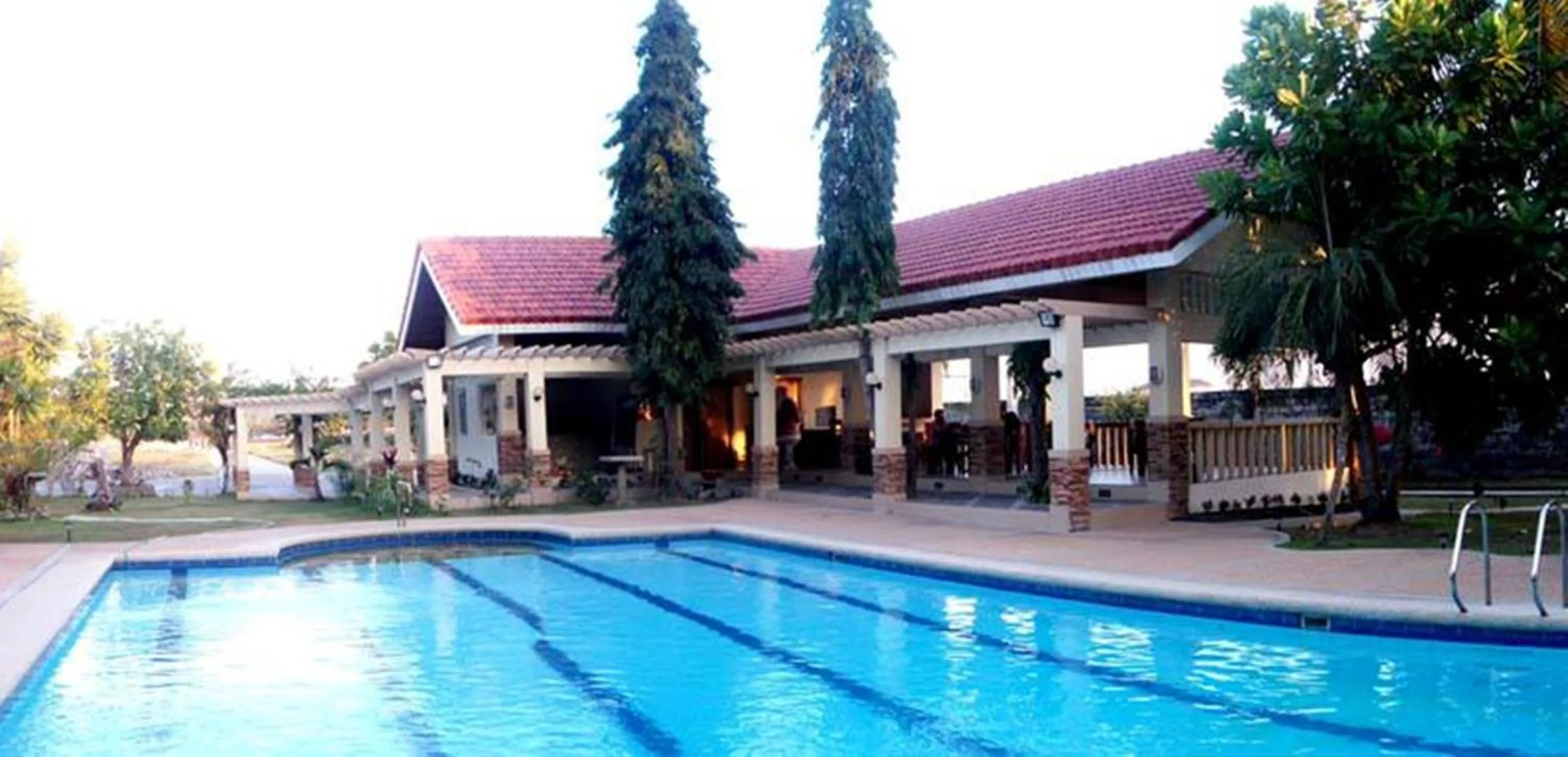 Swimming pool in Happy Ripples Beach Resort