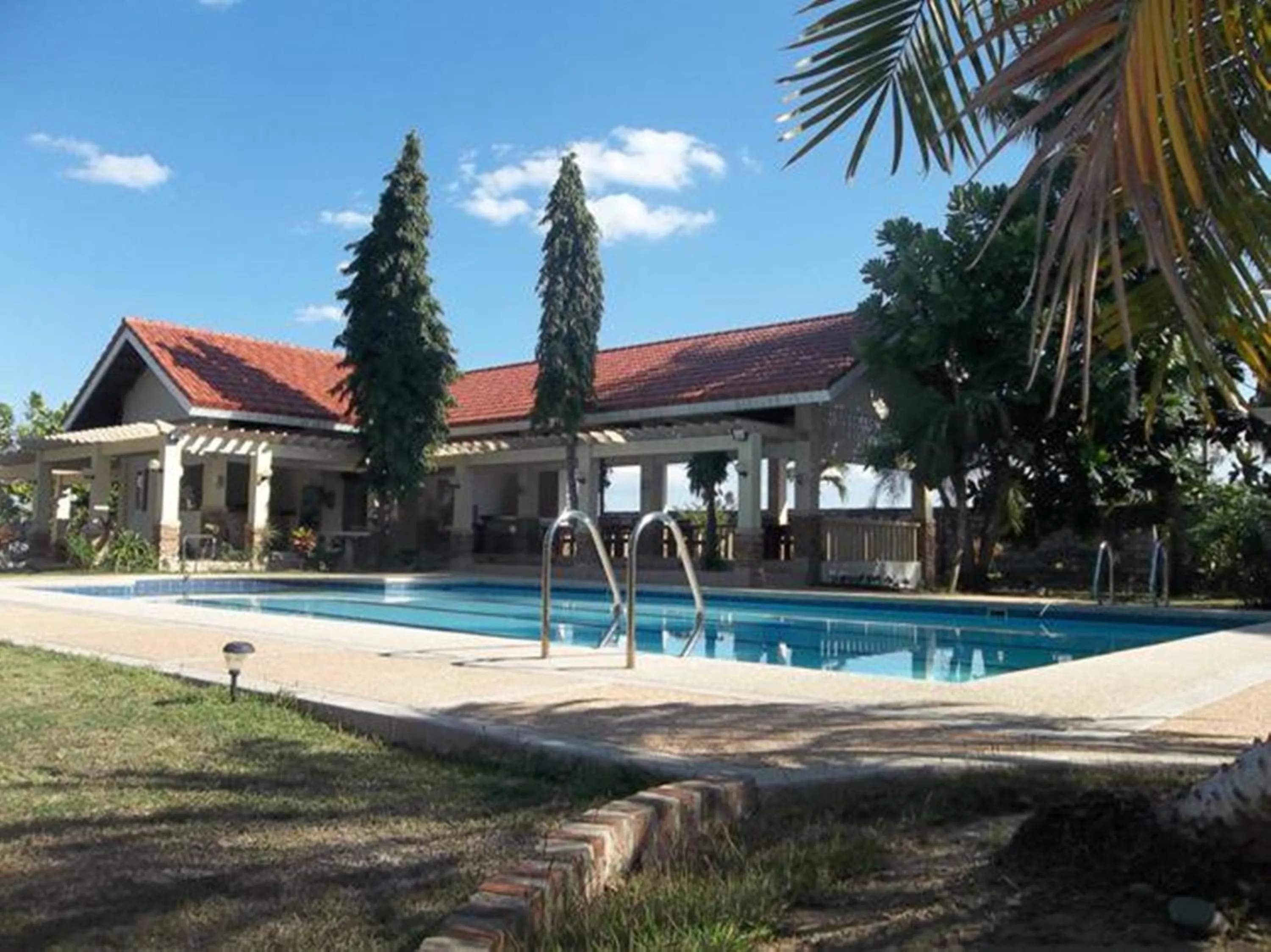 Swimming pool in Happy Ripples Beach Resort