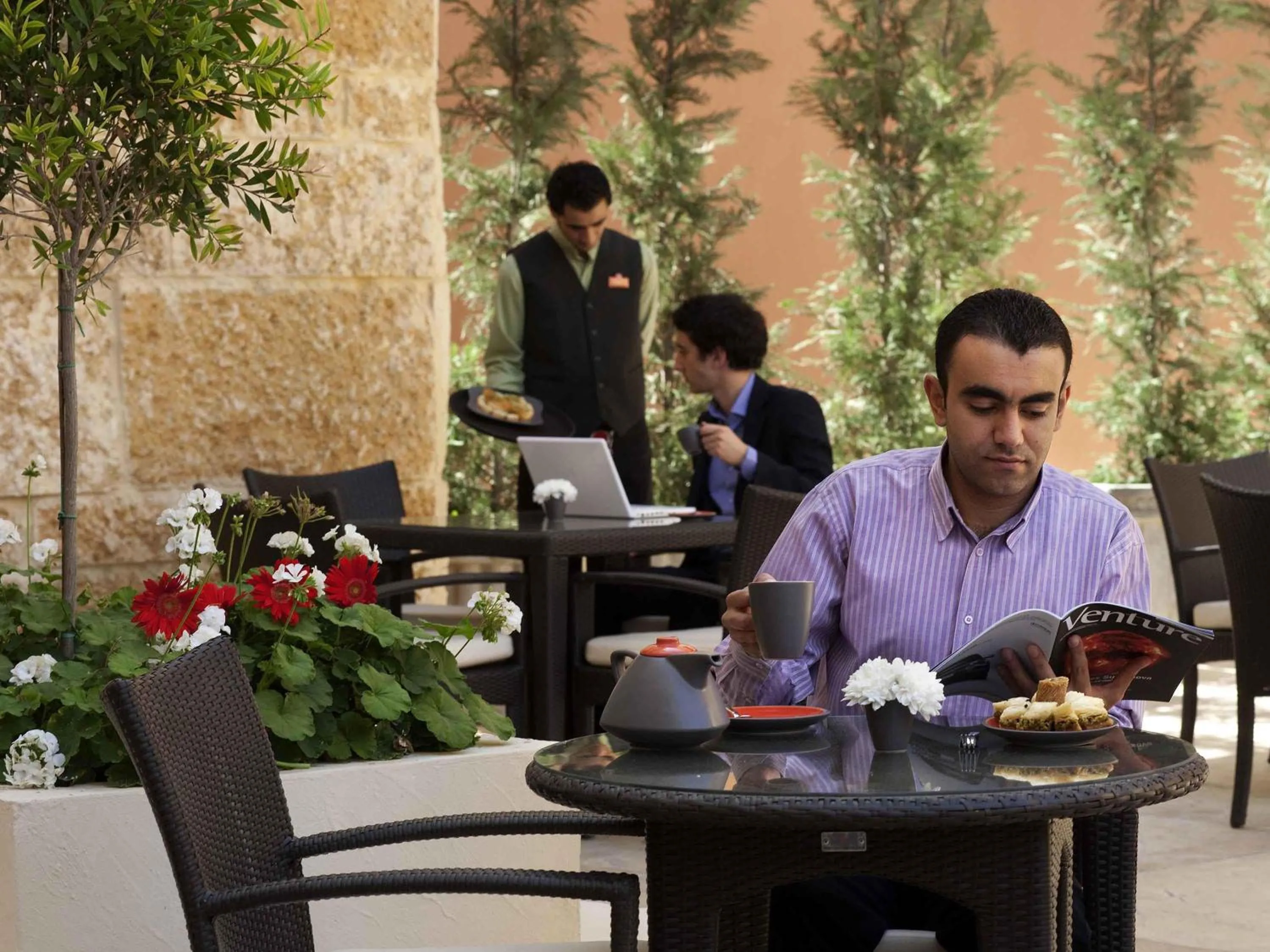 Lounge or bar in ibis Amman