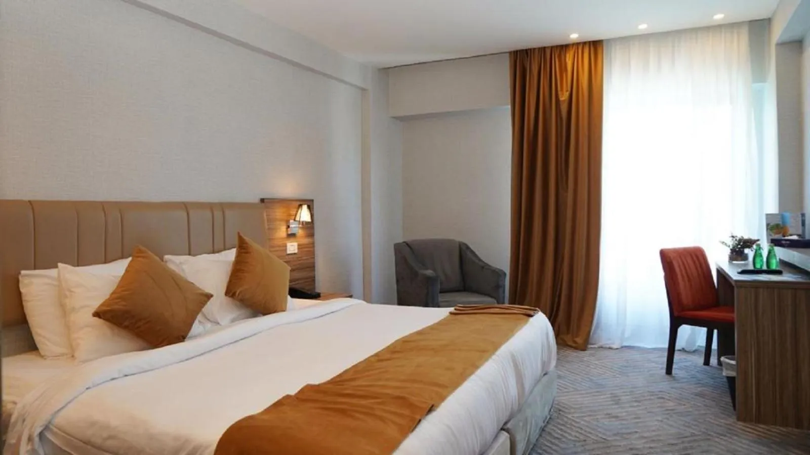 Communal lounge/ TV room, Bed in MENA Tyche Hotel Amman