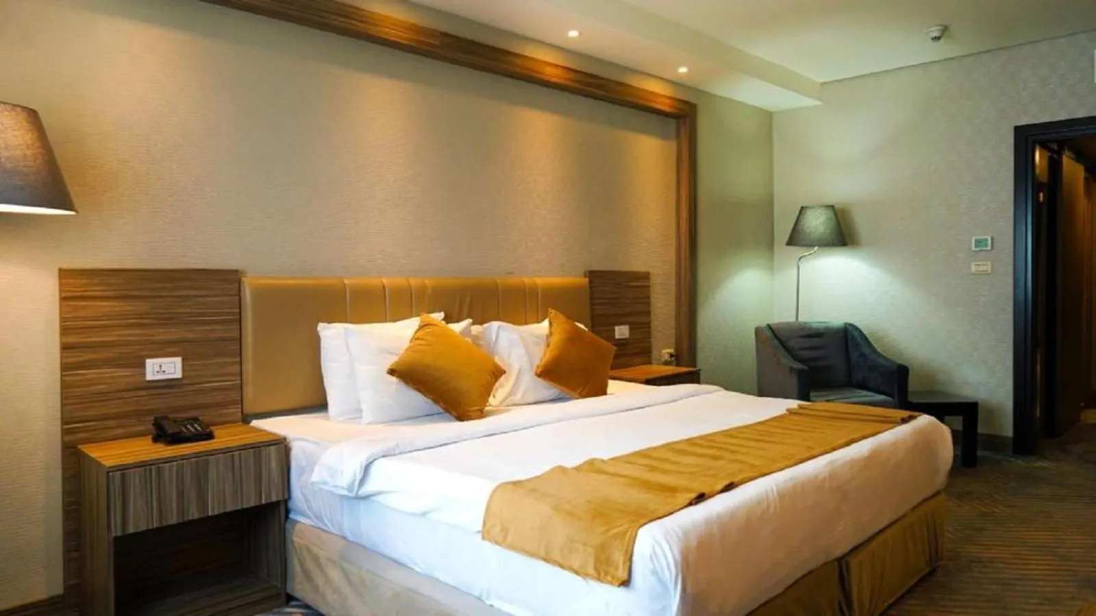 Communal lounge/ TV room, Bed in MENA Tyche Hotel Amman