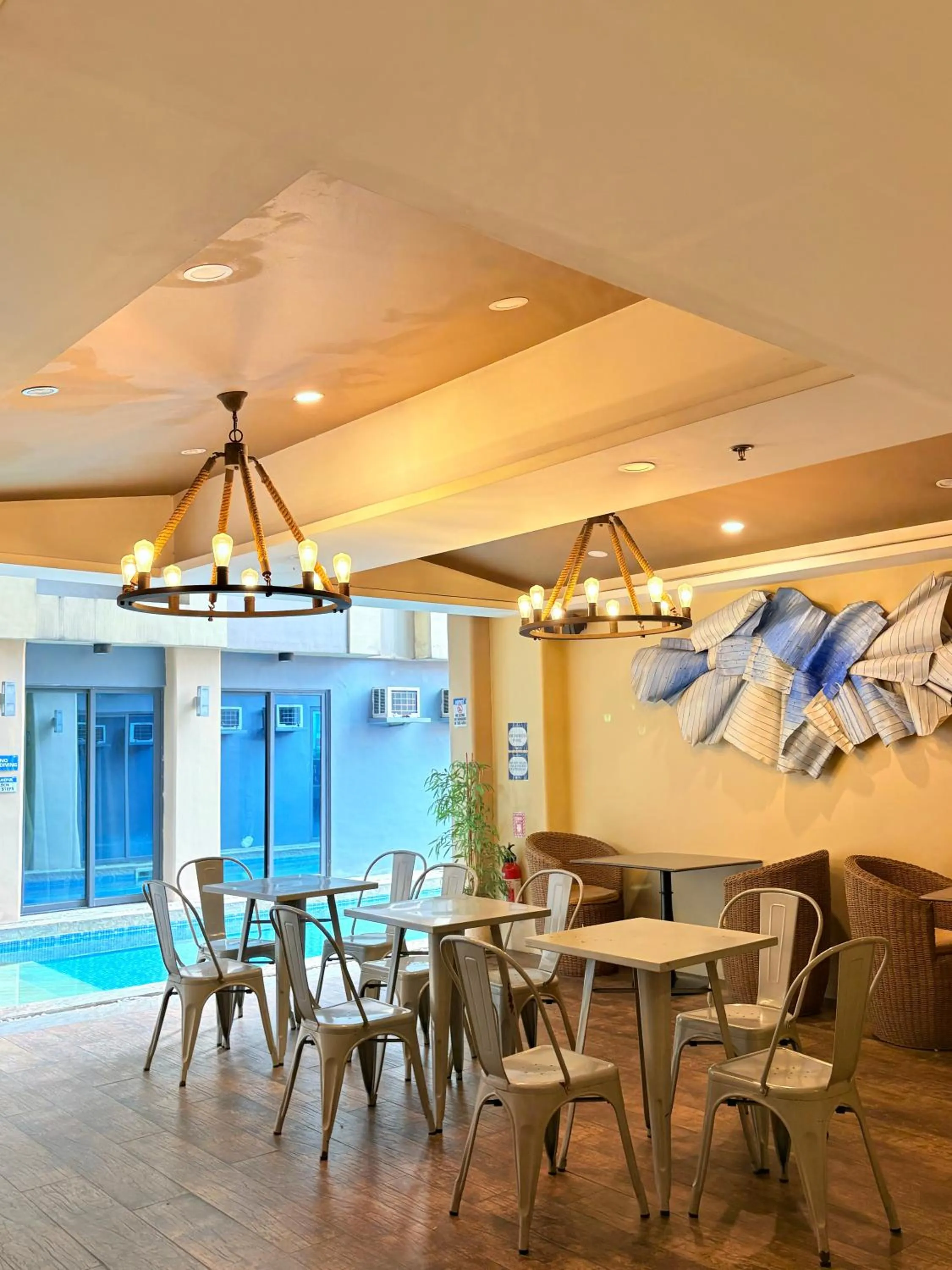 Swimming pool in Pacific Park Hotel