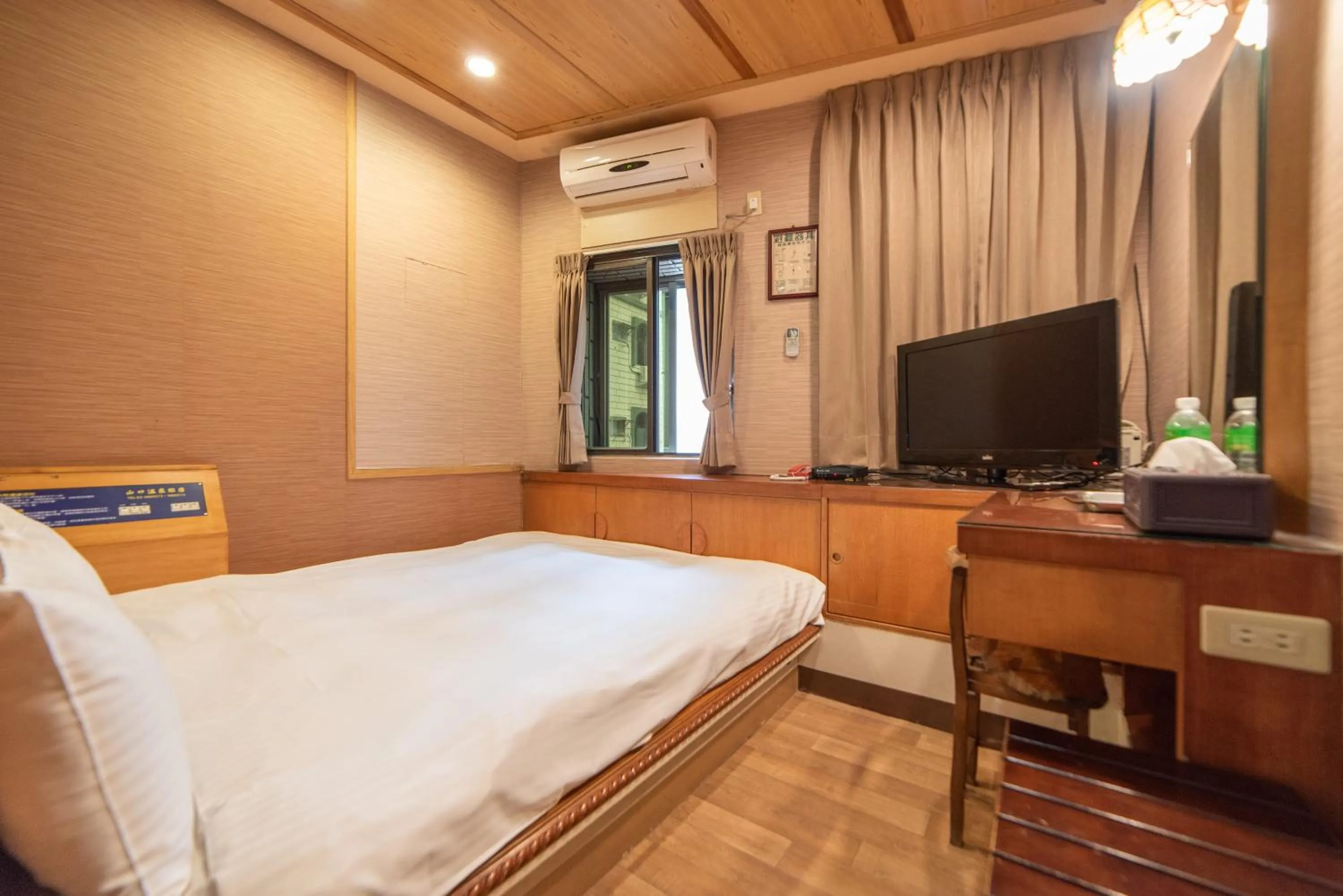 Photo of the whole room, Bed in Shankou Hotspring Hotel