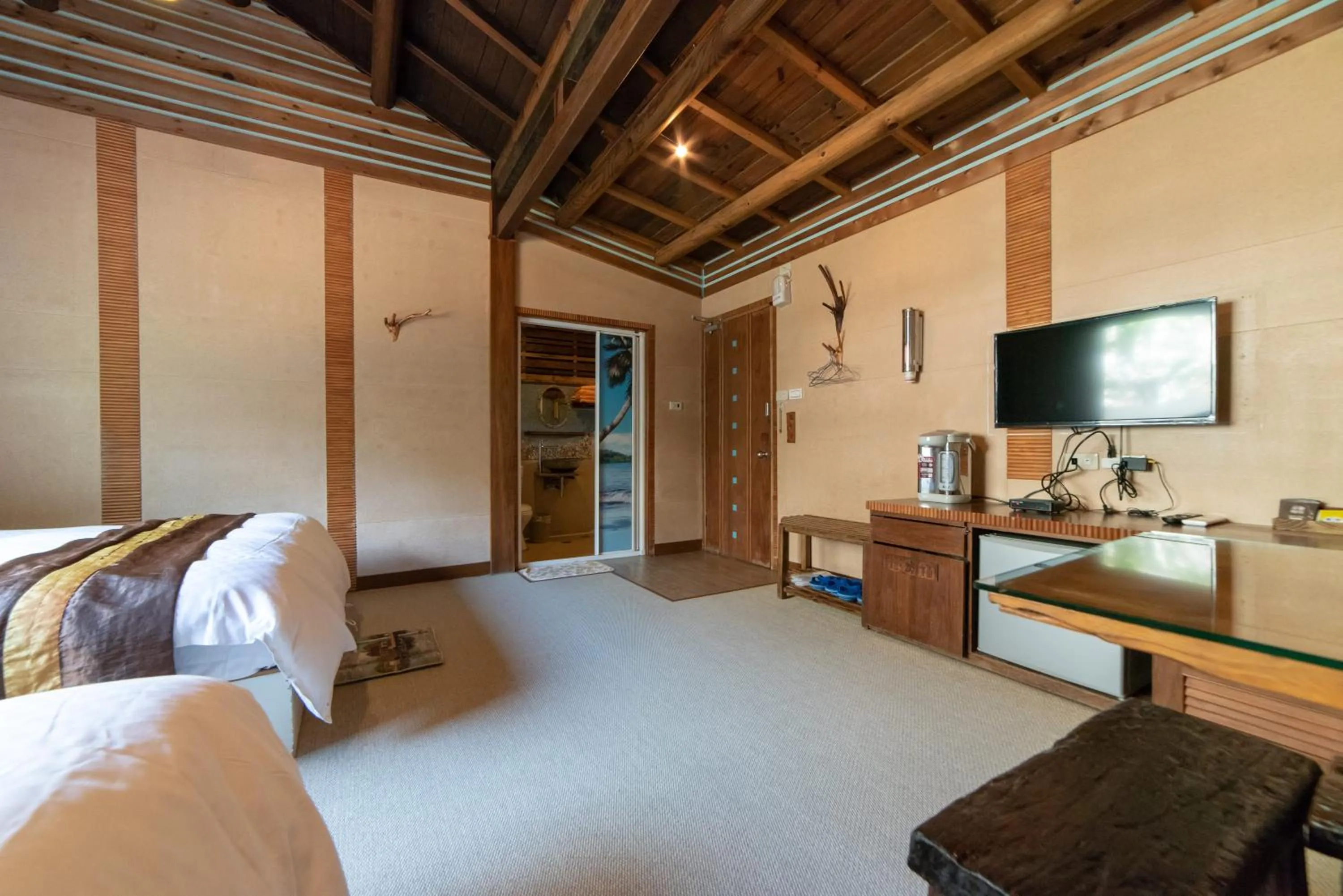 Photo of the whole room, Bed in Shankou Hotspring Hotel