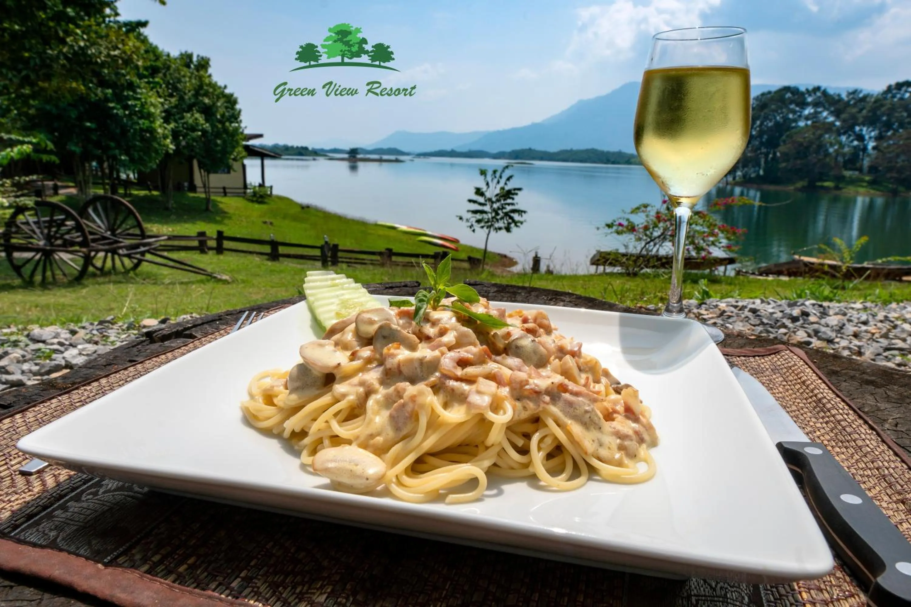 Food and drinks in Green View Resort