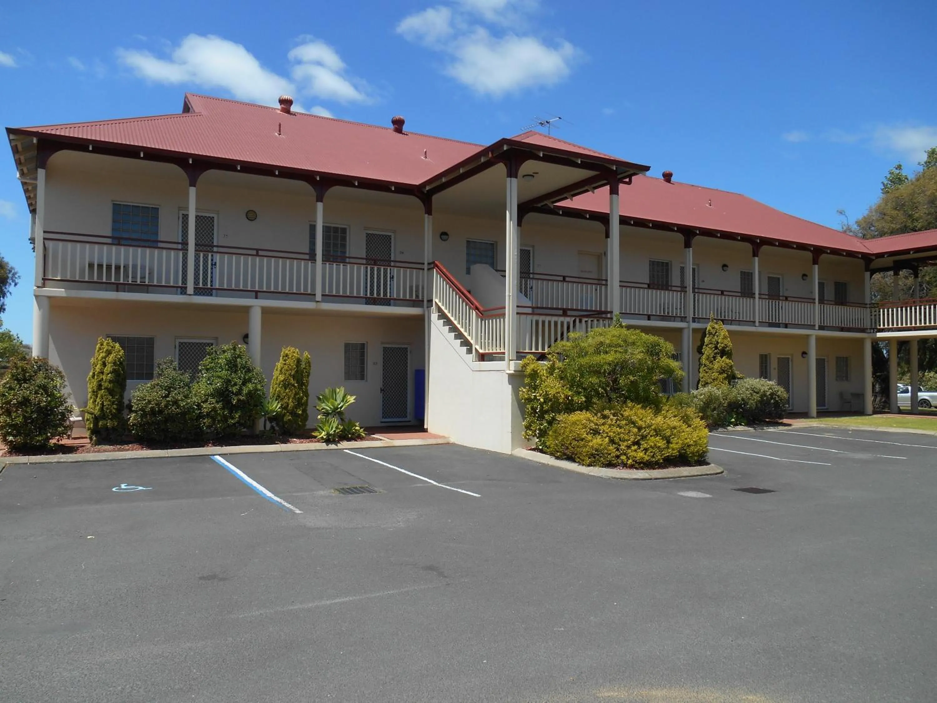 Property building in Esplanade Hotel Busselton