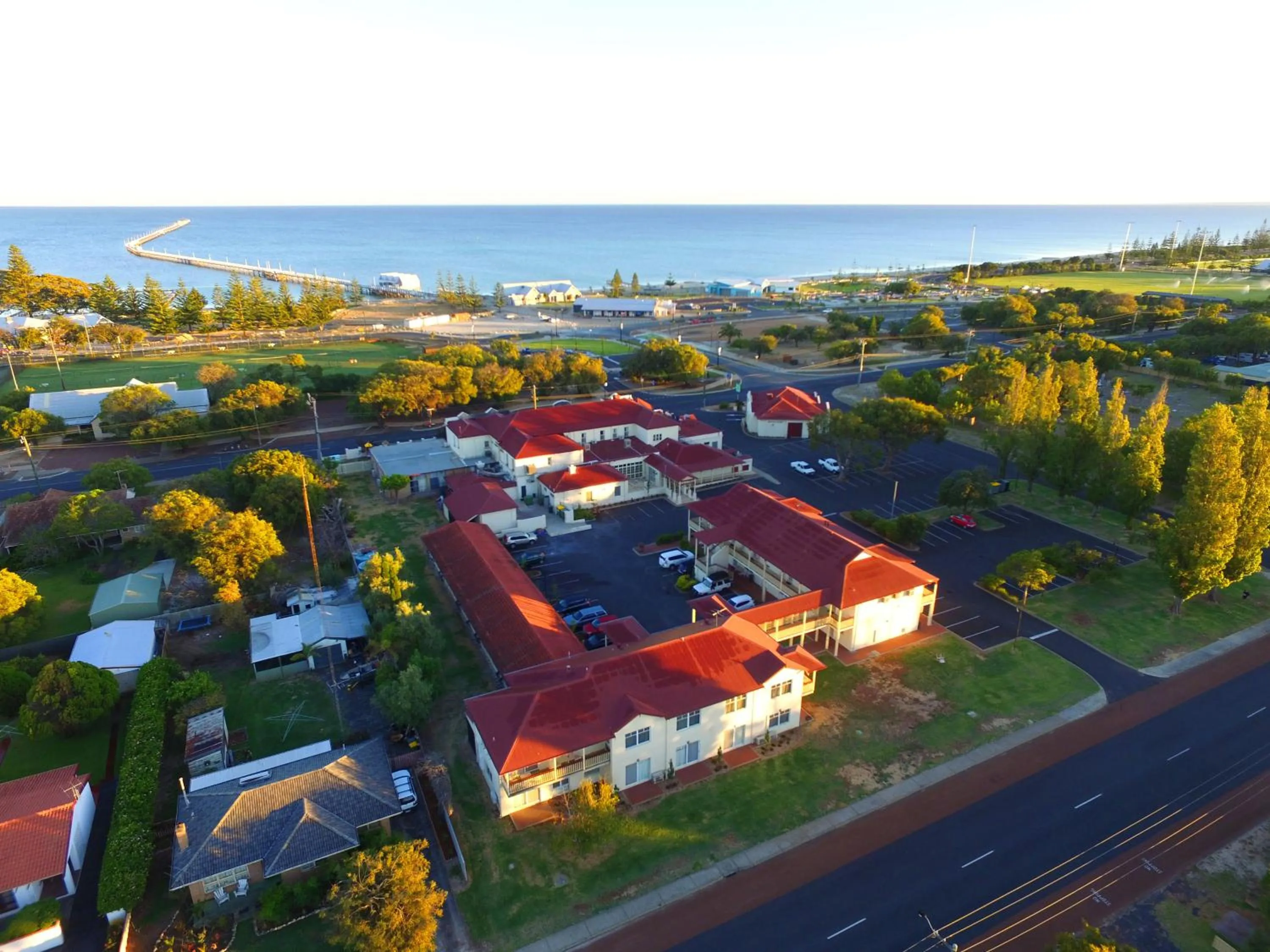 Property building in Esplanade Hotel Busselton