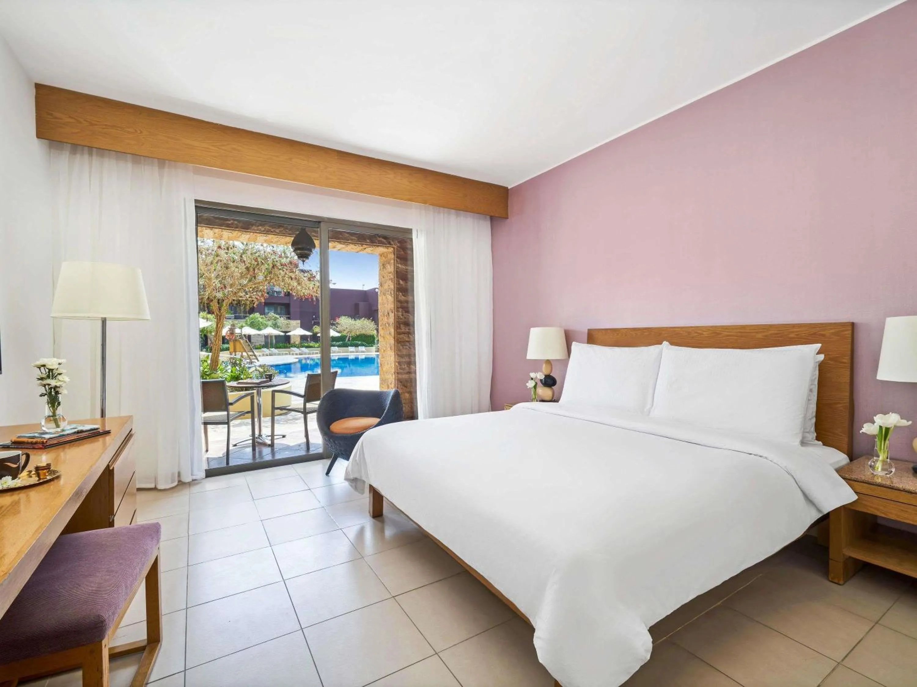 Bedroom, Bed in Mövenpick Resort & Spa Tala Bay Aqaba