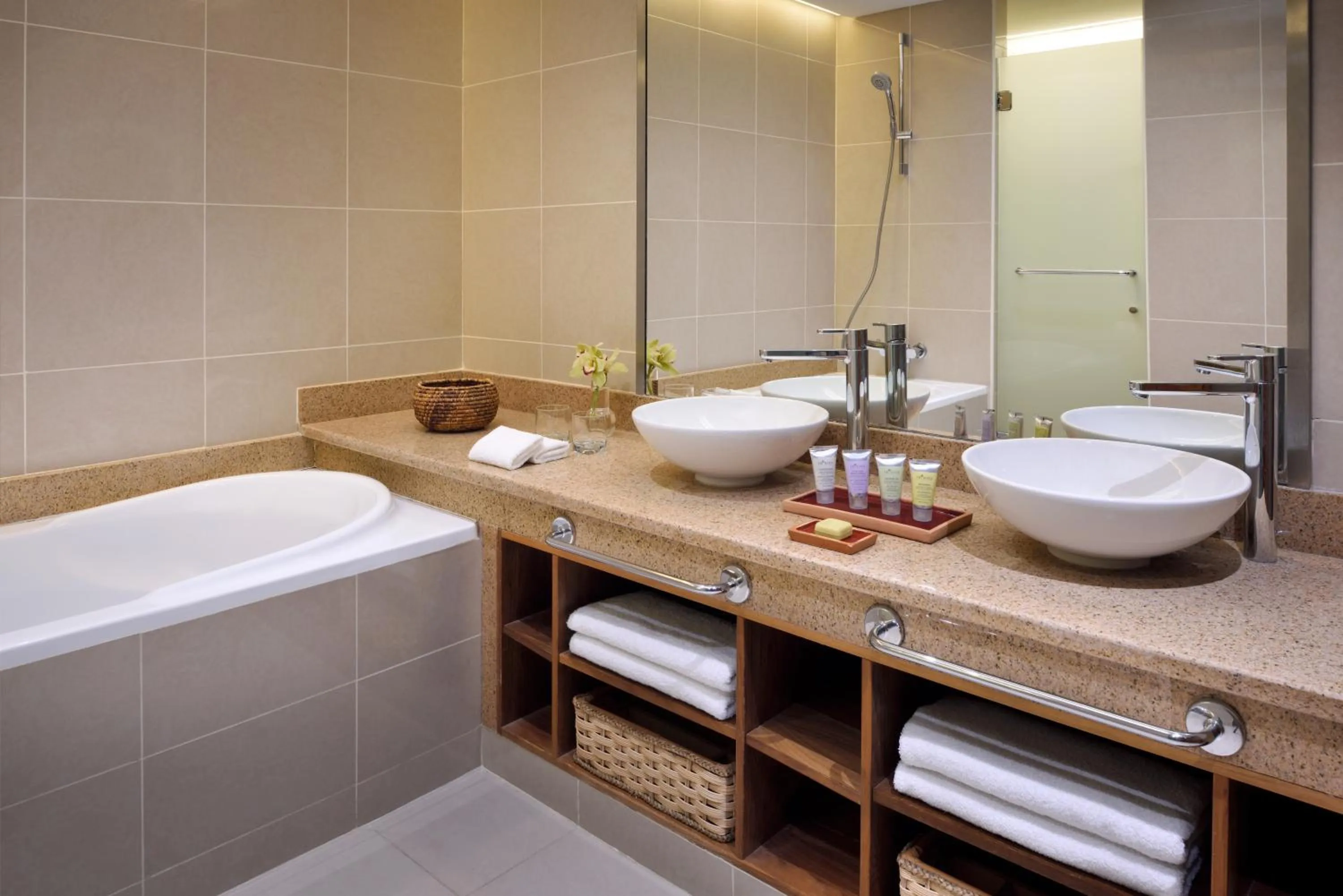 Shower in Mövenpick Resort & Spa Tala Bay Aqaba