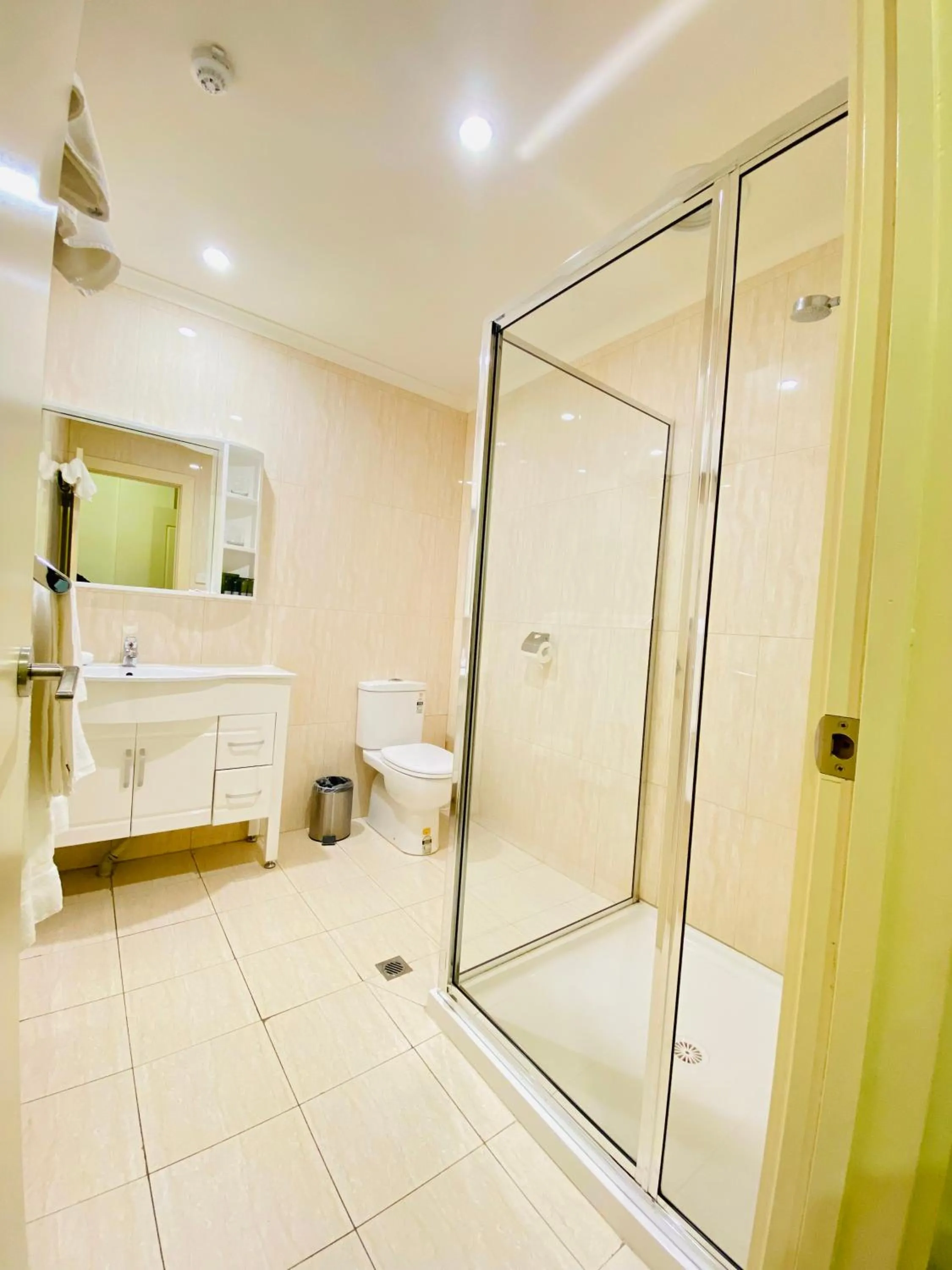 Bathroom in Parklane Motel Murray Bridge