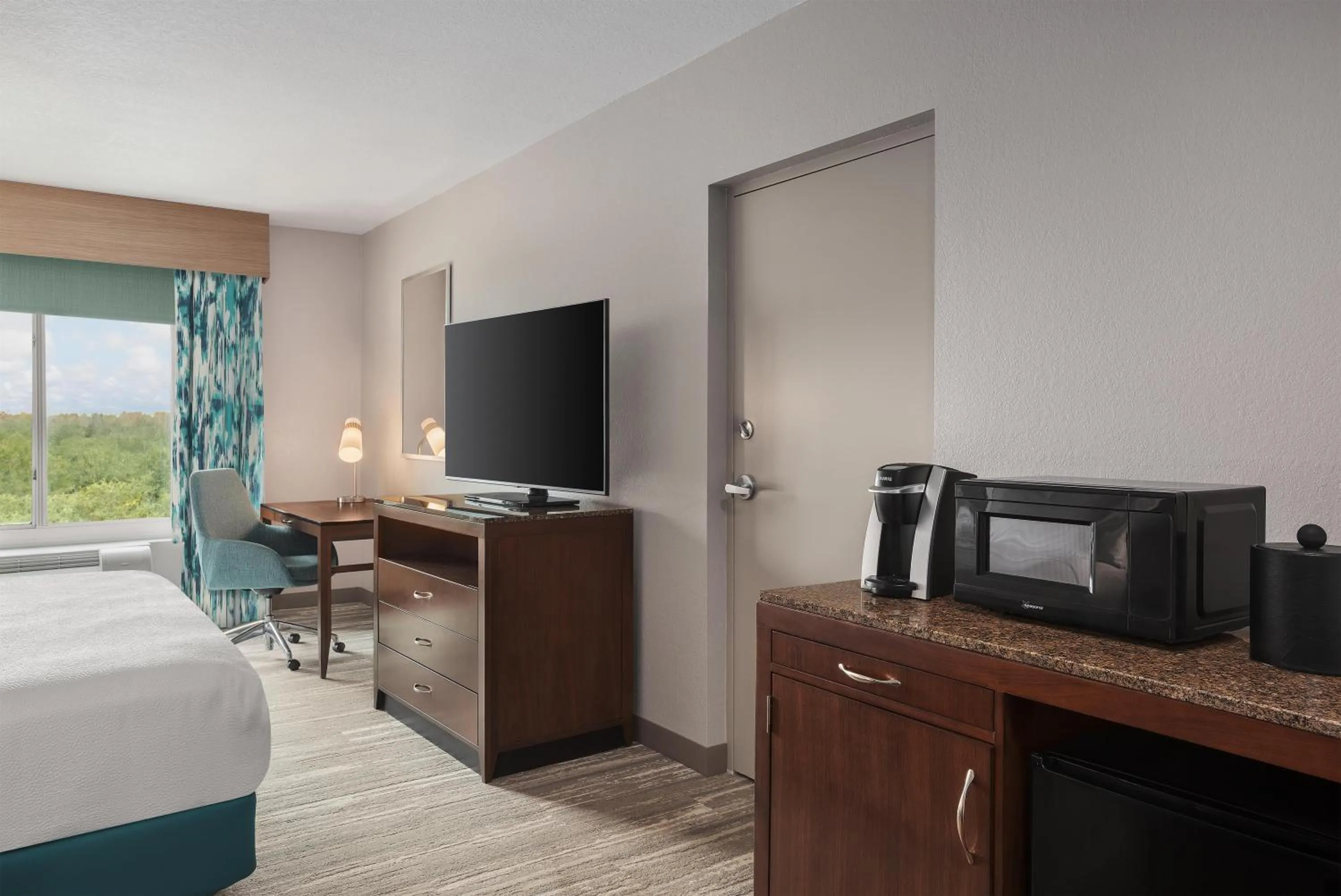 Bedroom, Bed in Hilton Garden Inn Tampa North