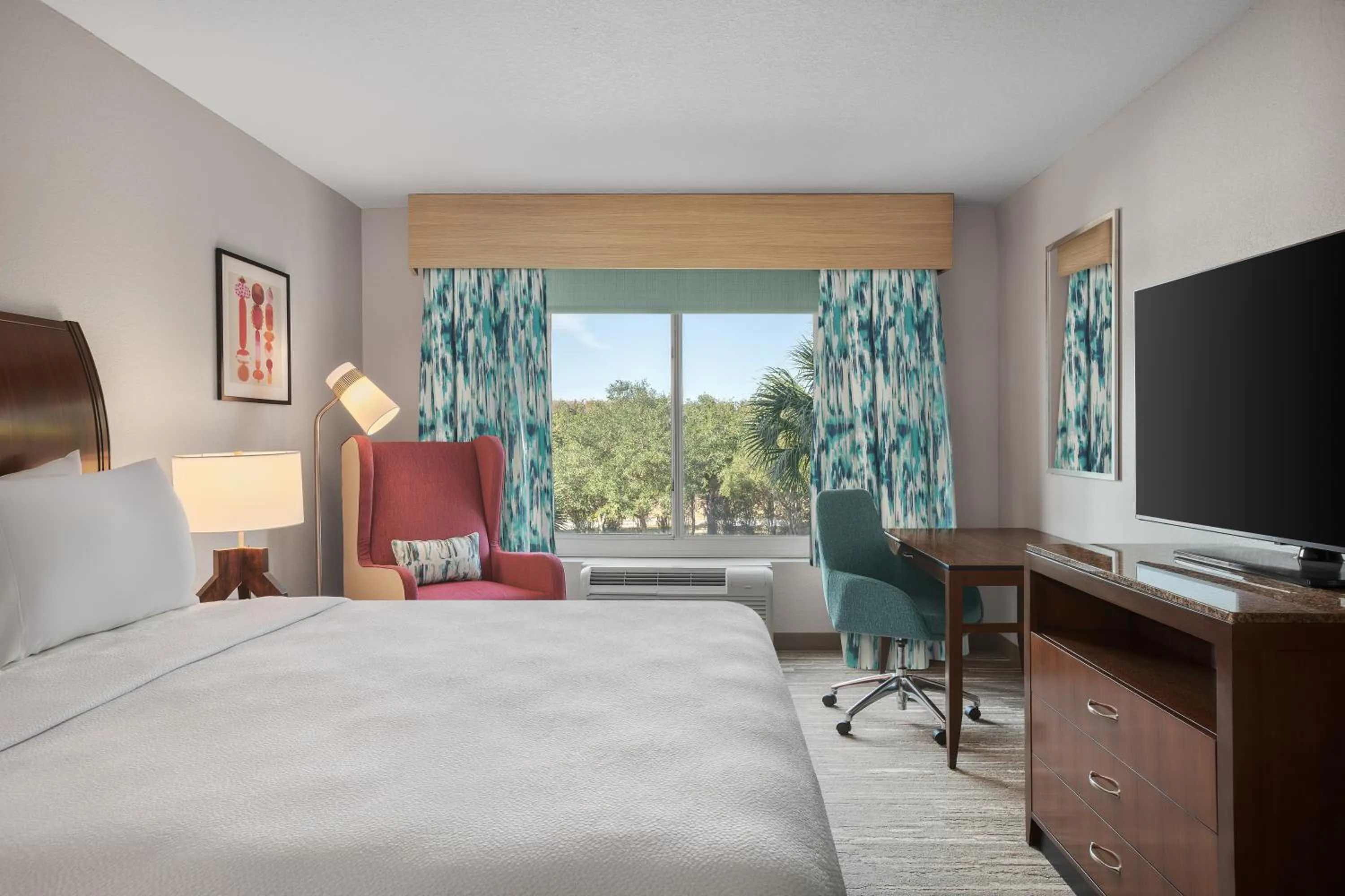 Bedroom, Bed in Hilton Garden Inn Tampa North