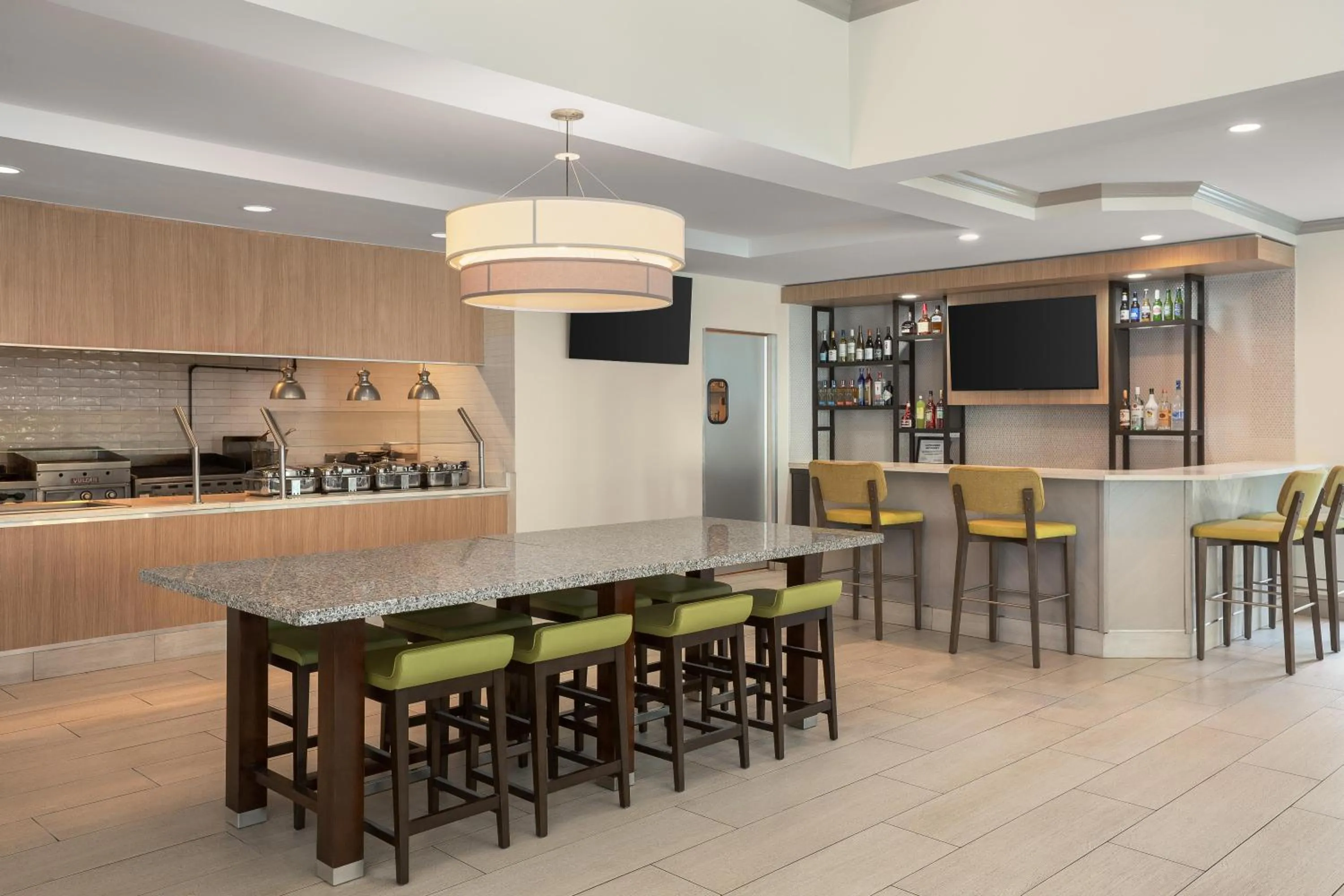 Restaurant/places to eat in Hilton Garden Inn Tampa North