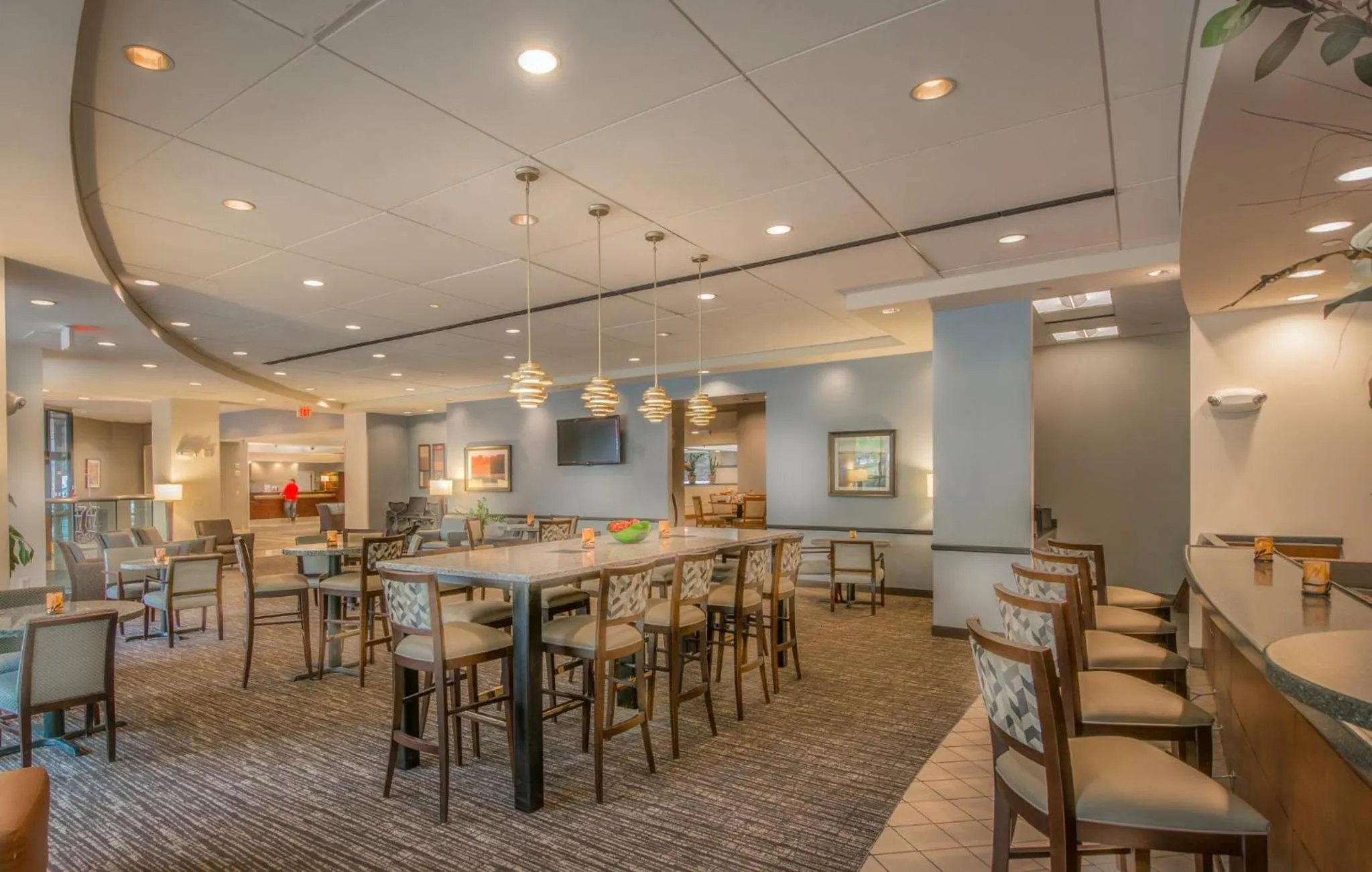 Lounge or bar in Holiday Inn Arlington at Ballston by IHG