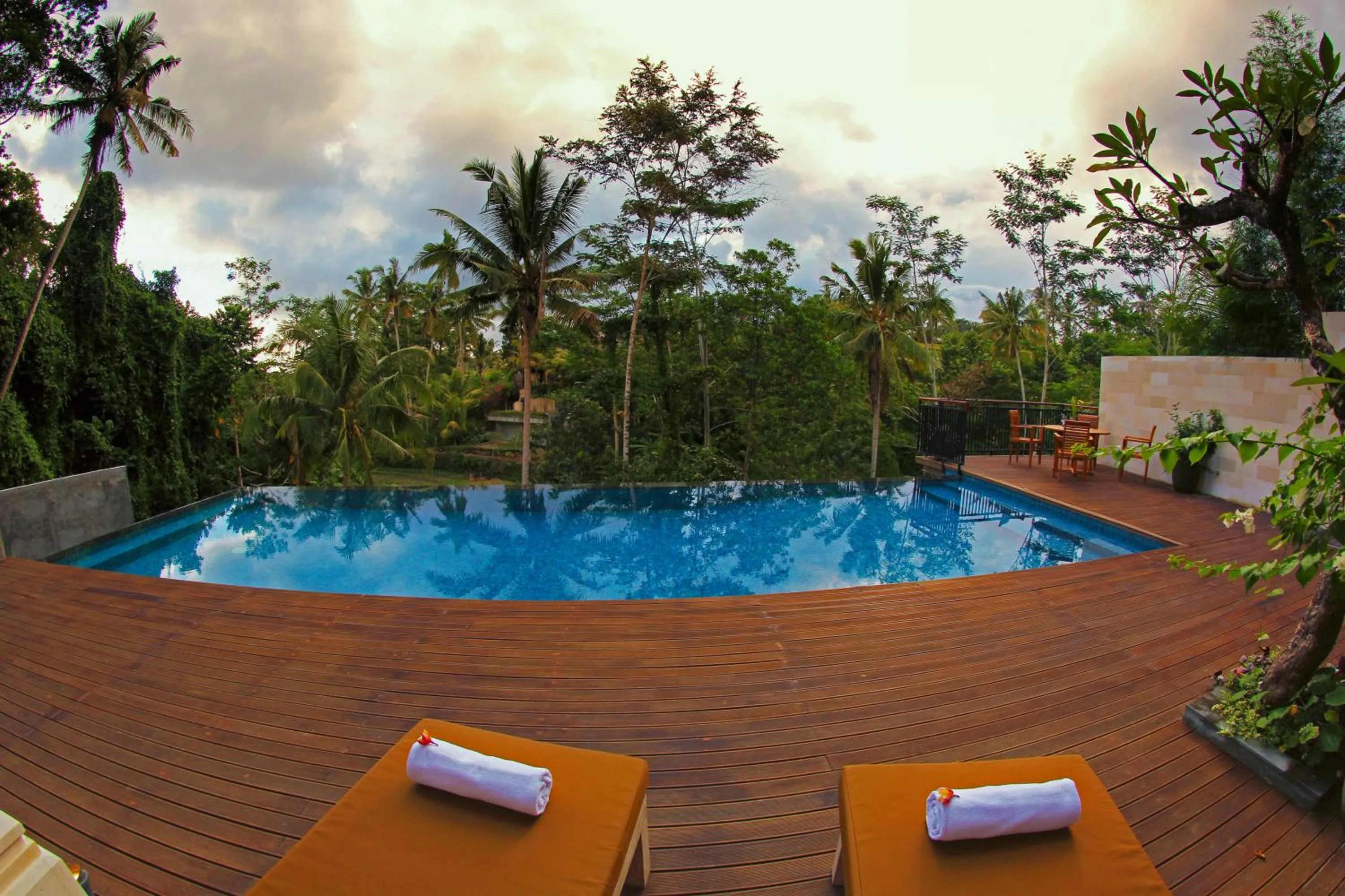 Swimming pool in River Sakti Ubud by Prasi