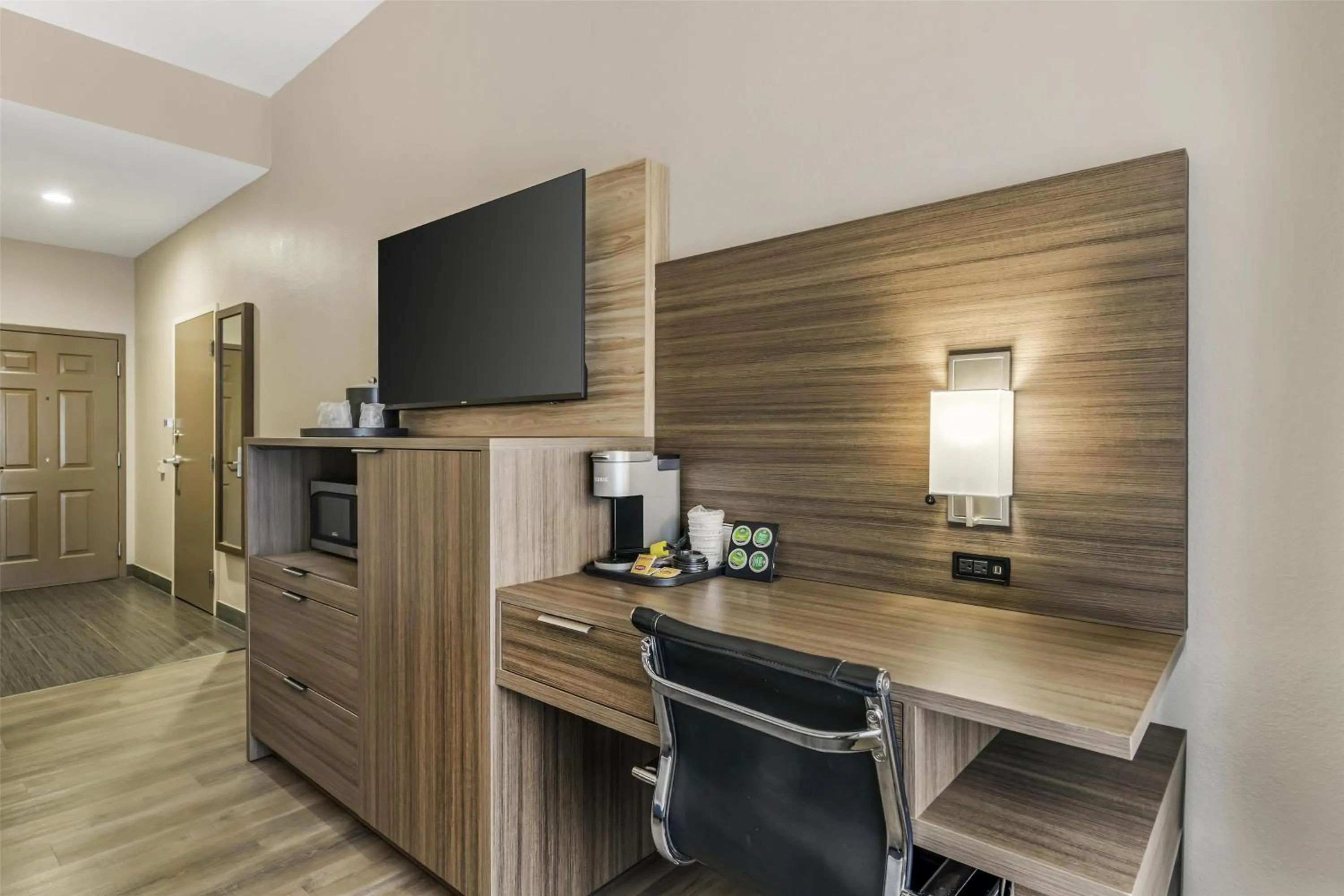 Bedroom in Best Western Plus Sanford Airport/Lake Mary Hotel