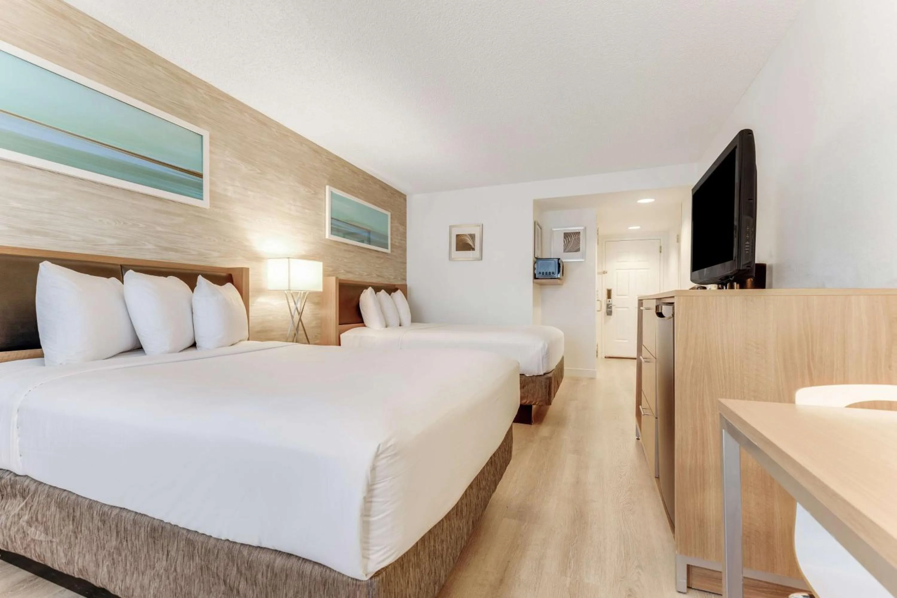 Bedroom, Bed in Sonesta Anaheim Resort Area