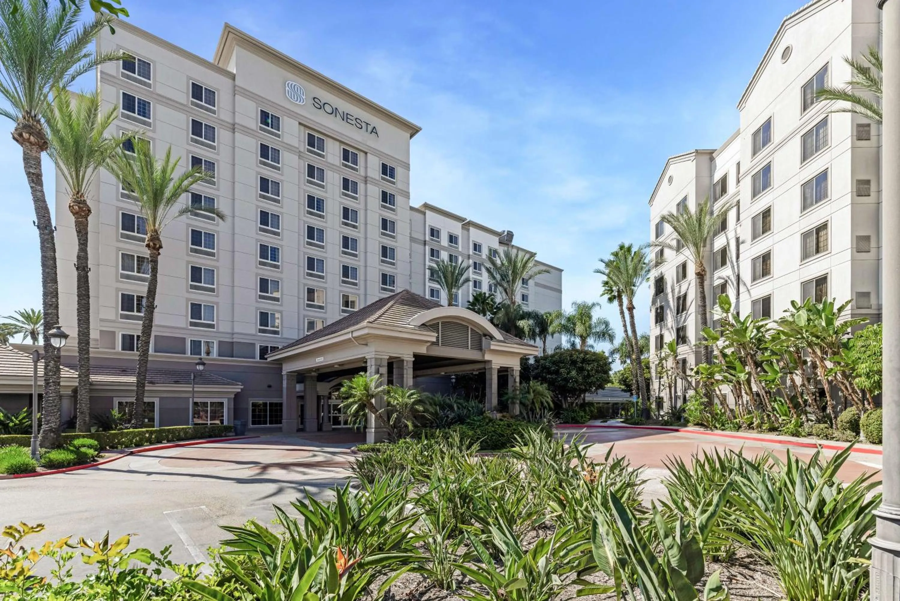 Property building in Sonesta Anaheim Resort Area