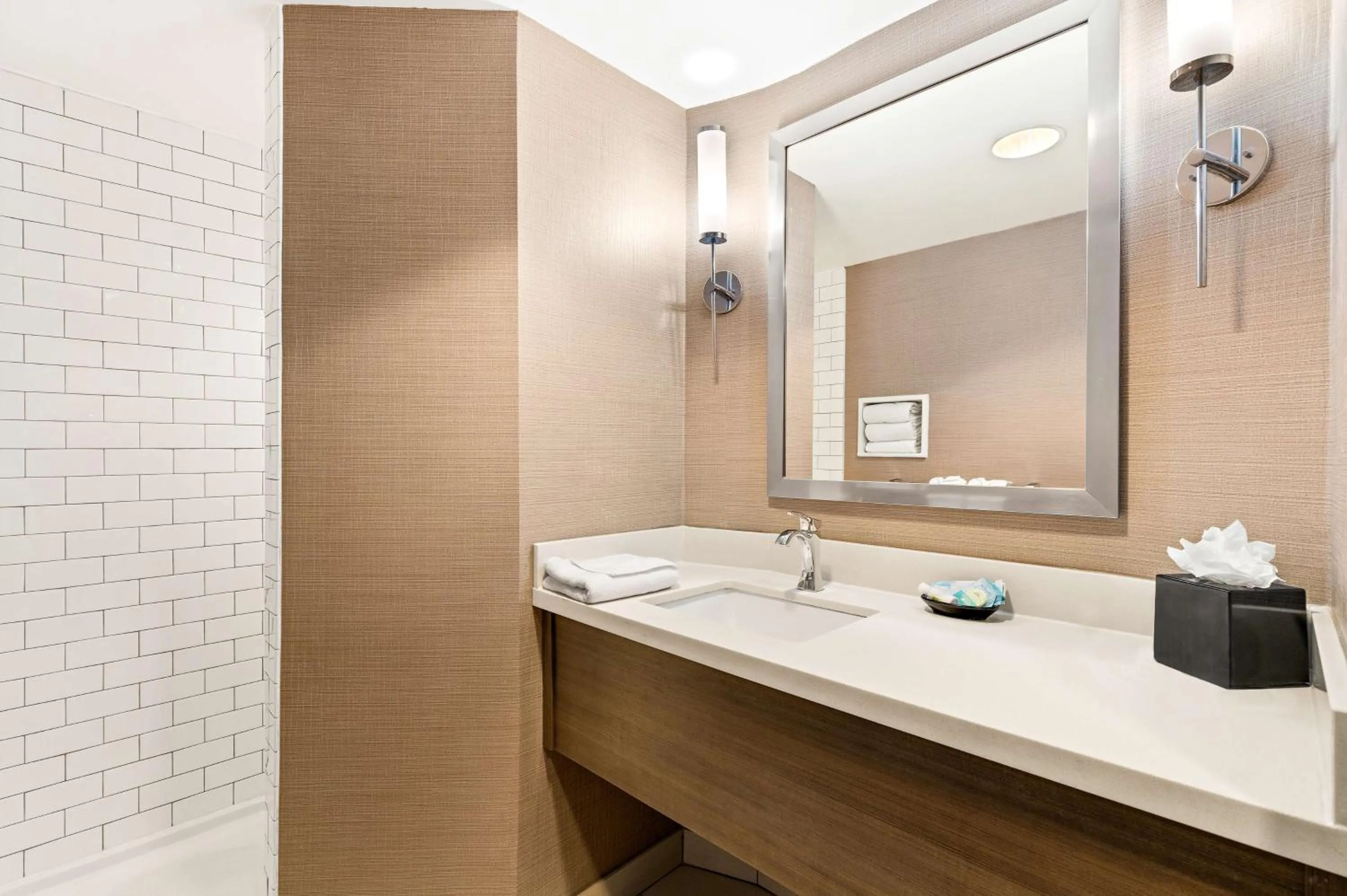 Bedroom in Sonesta Anaheim Resort Area