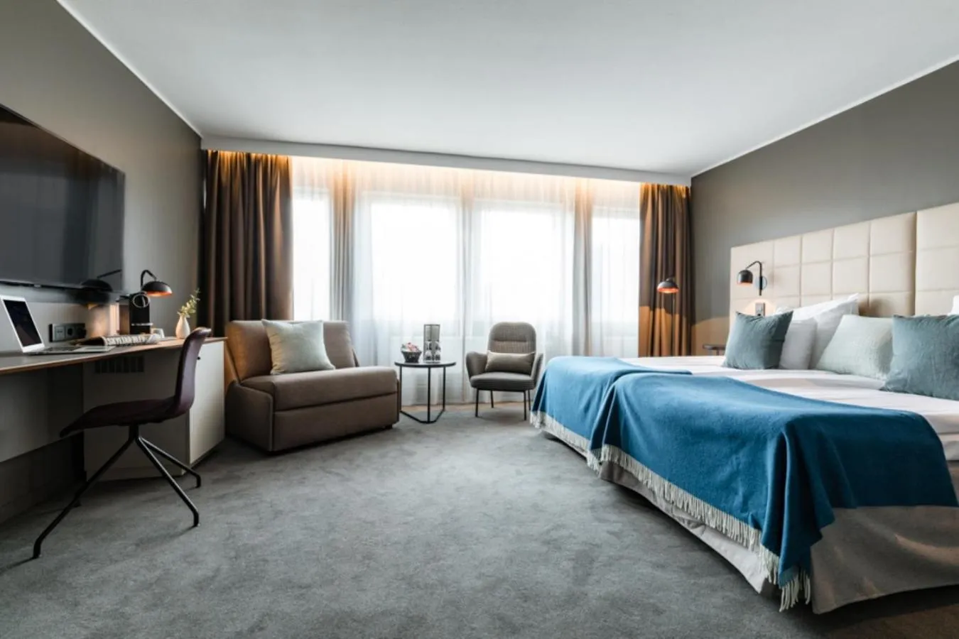 Seating area, Bed in Clarion Hotel Gillet