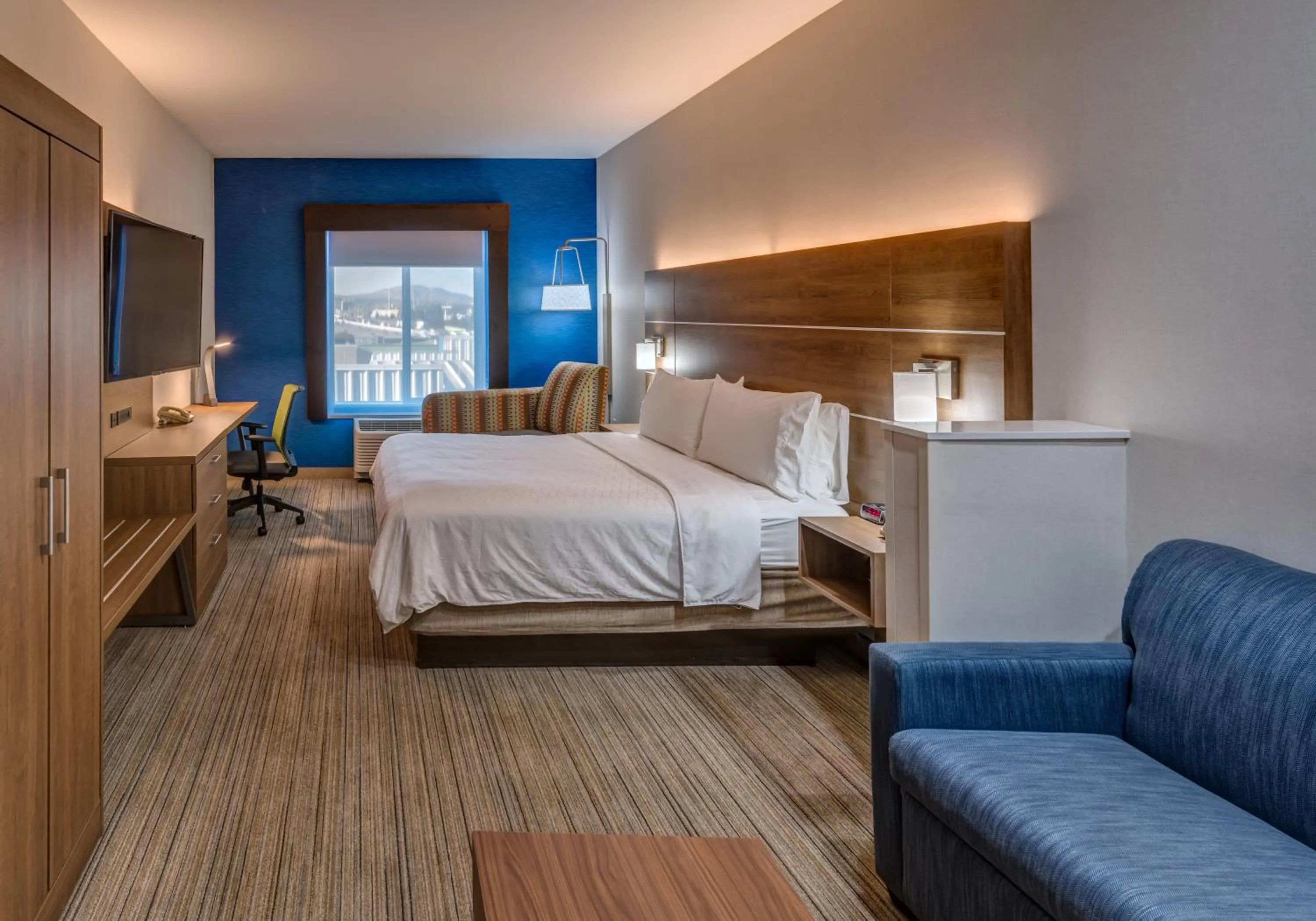 Photo of the whole room, Bed in Holiday Inn Express Reno Airport by IHG