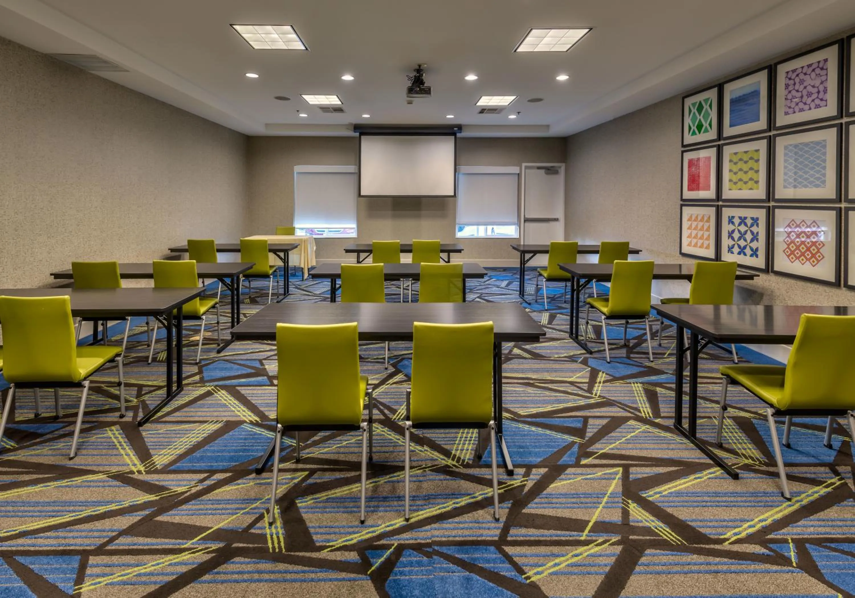 Meeting/conference room in Holiday Inn Express Reno Airport by IHG