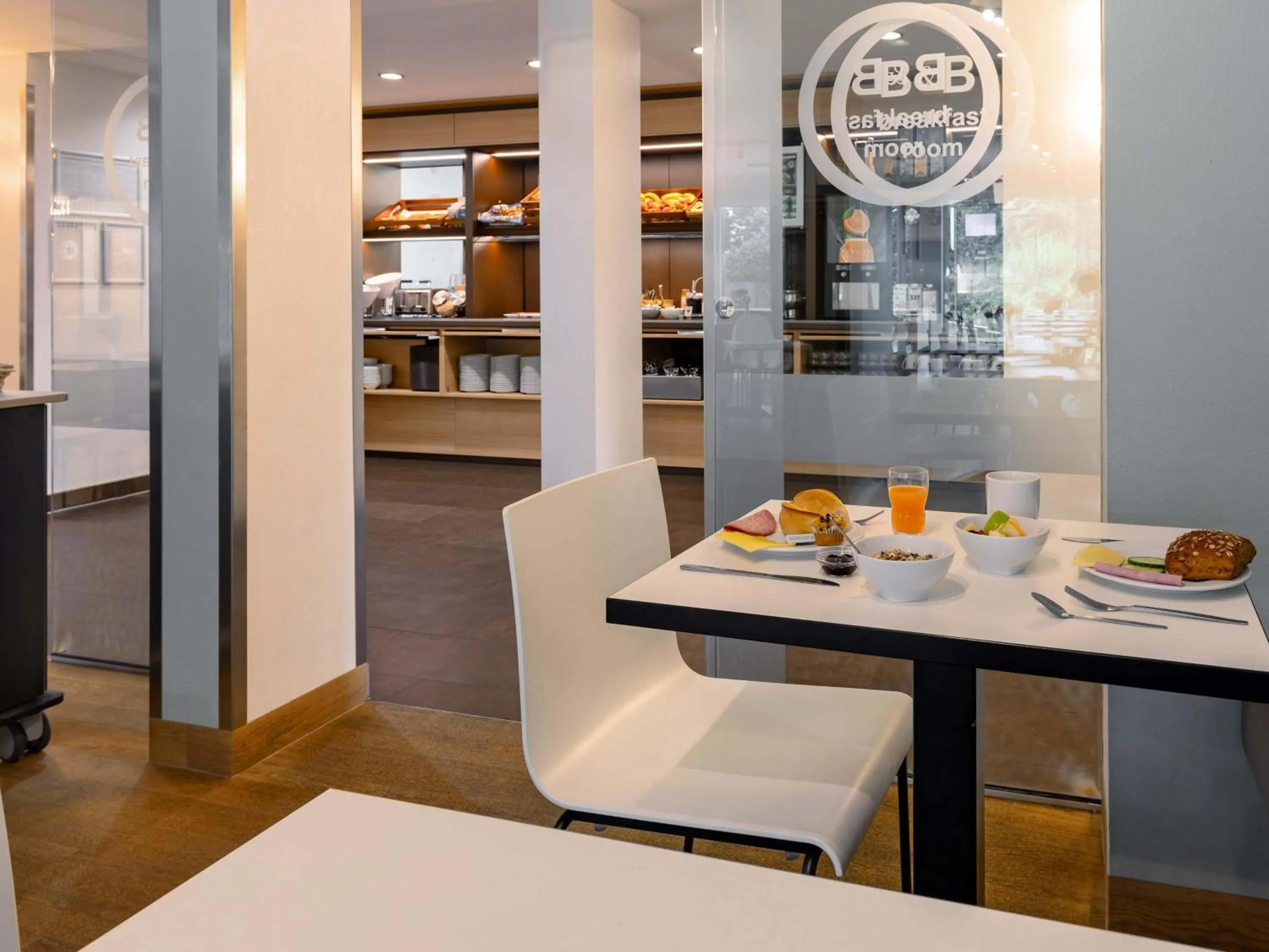 Restaurant/places to eat in B&B Hotel Koblenz-City