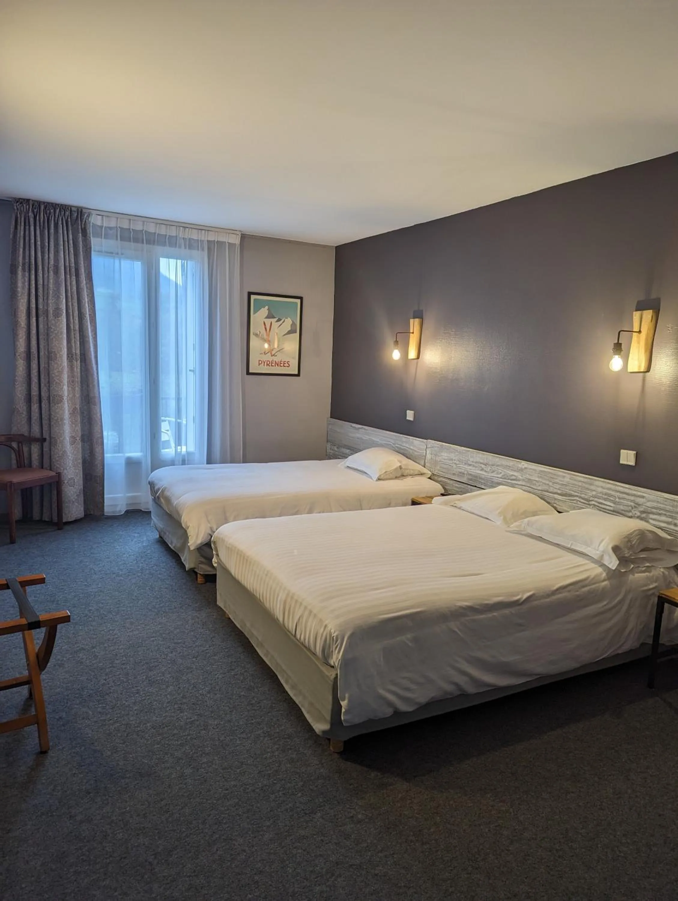 Bed in Hôtel de l'Ours