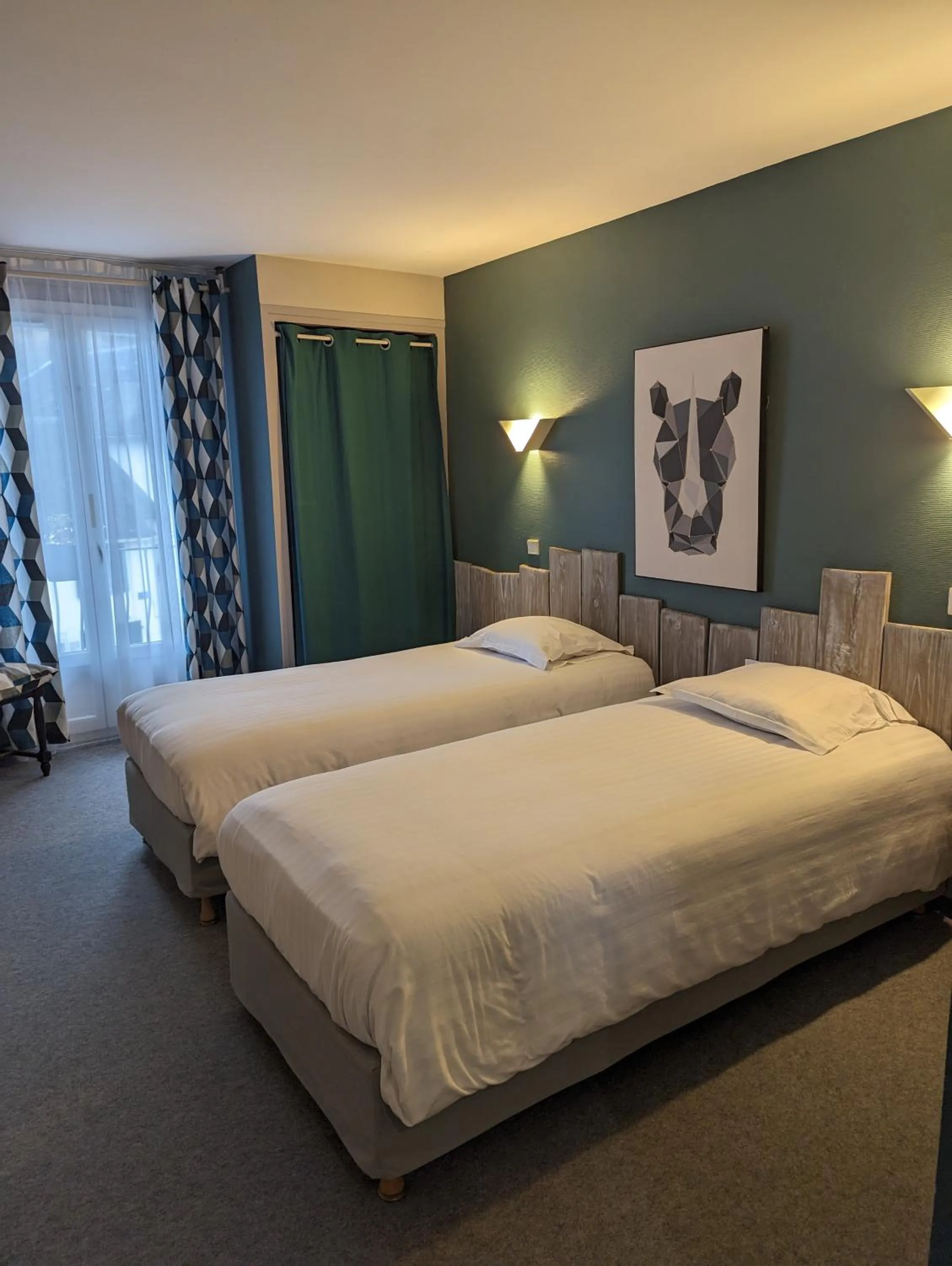 Bed in Hôtel de l'Ours