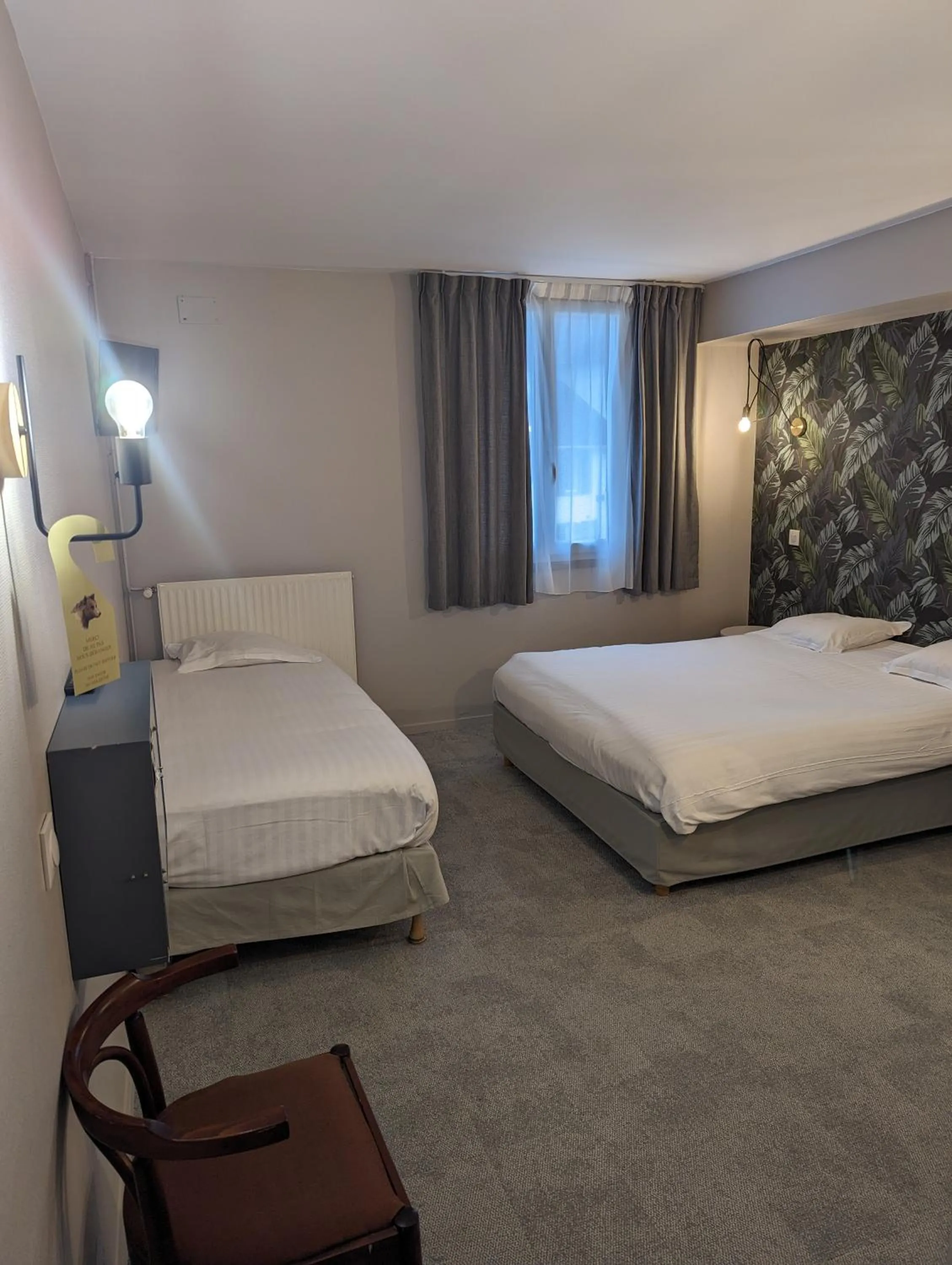 Bed in Hôtel de l'Ours