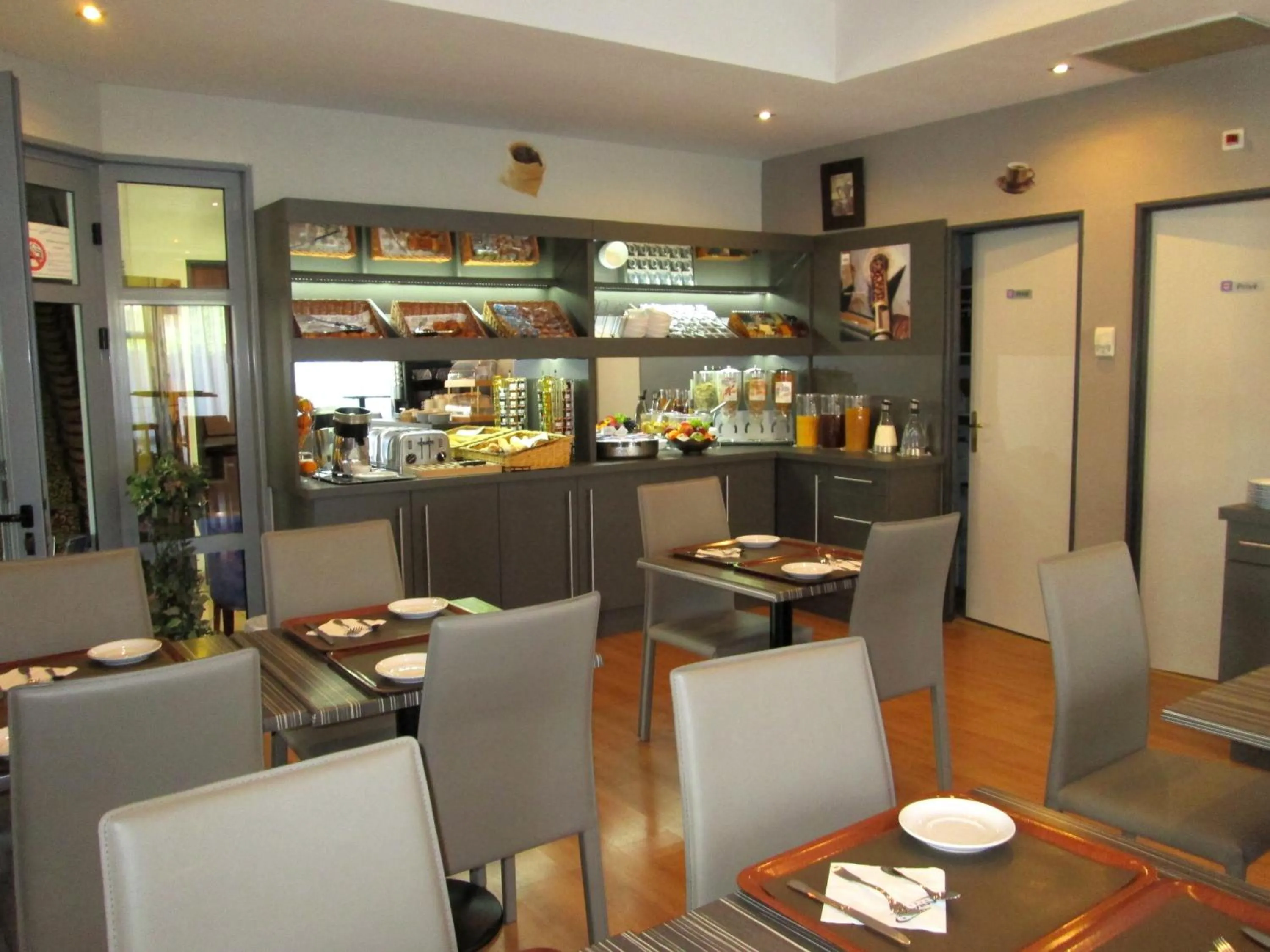 Breakfast in Top Motel