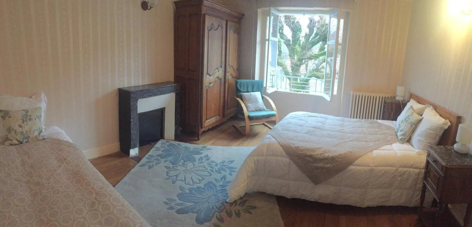 Bedroom, Bed in Au Soleil d'Or