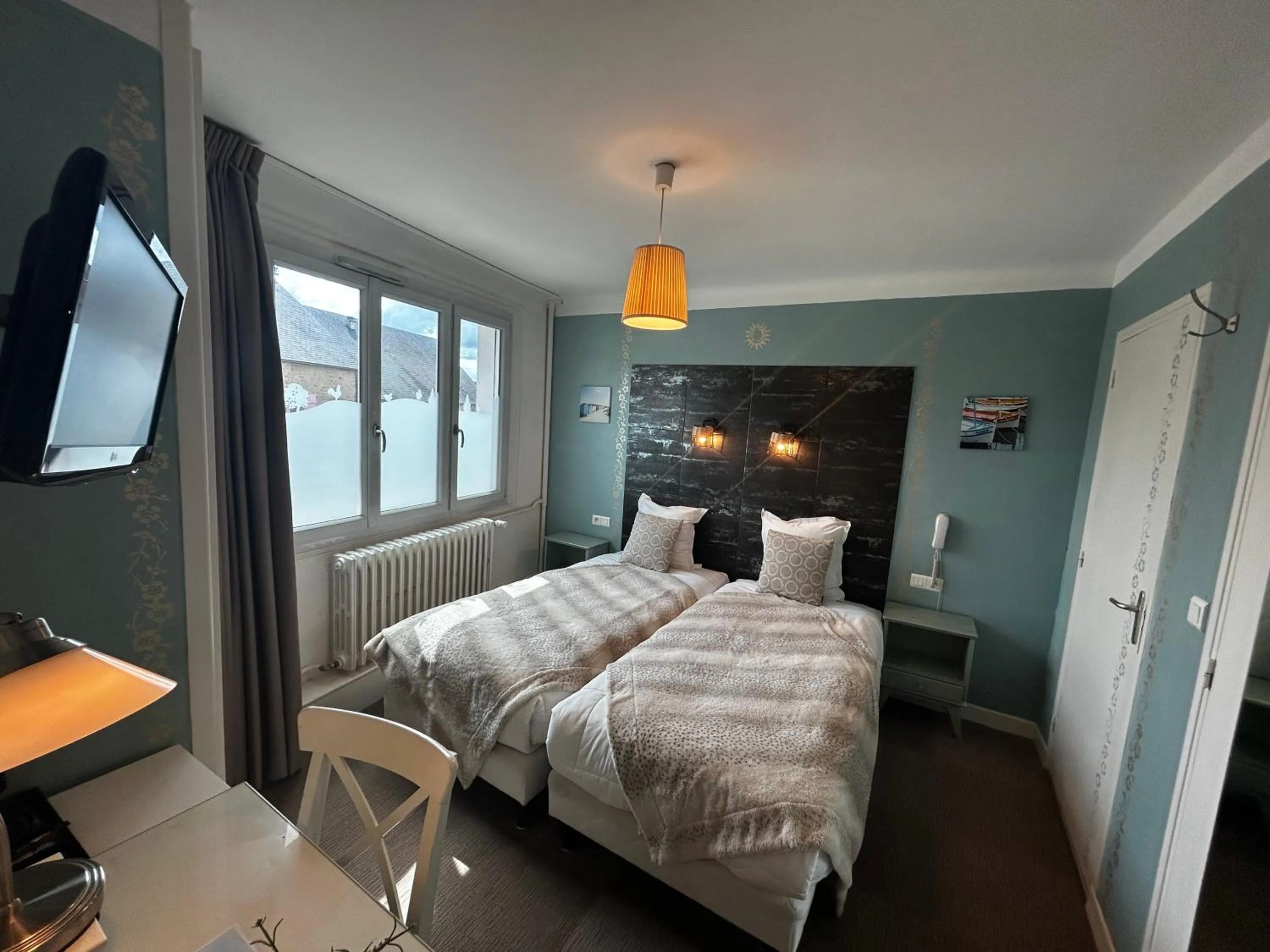 Bedroom, Bed in Au Soleil d'Or