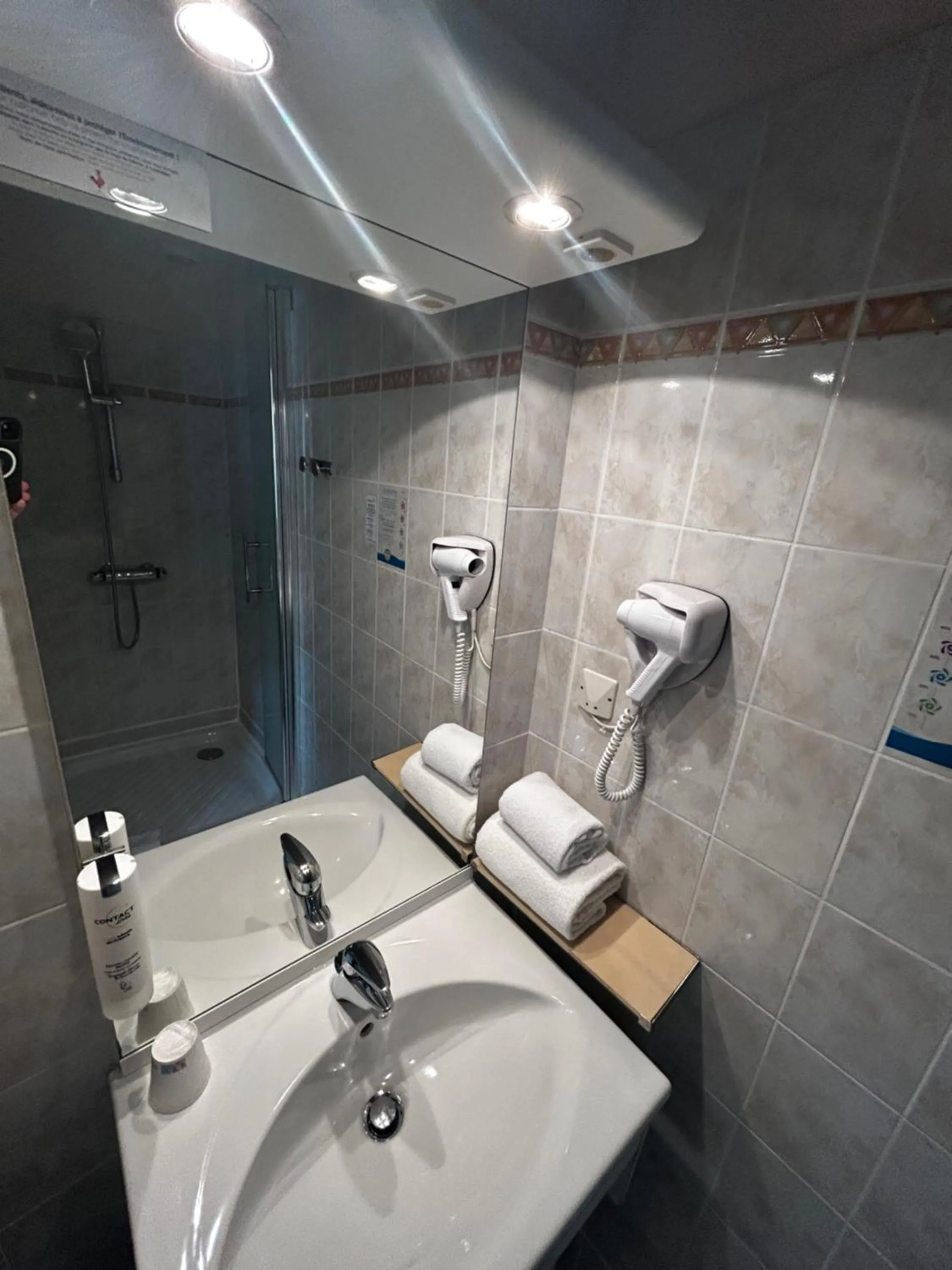 Bathroom in Au Soleil d'Or