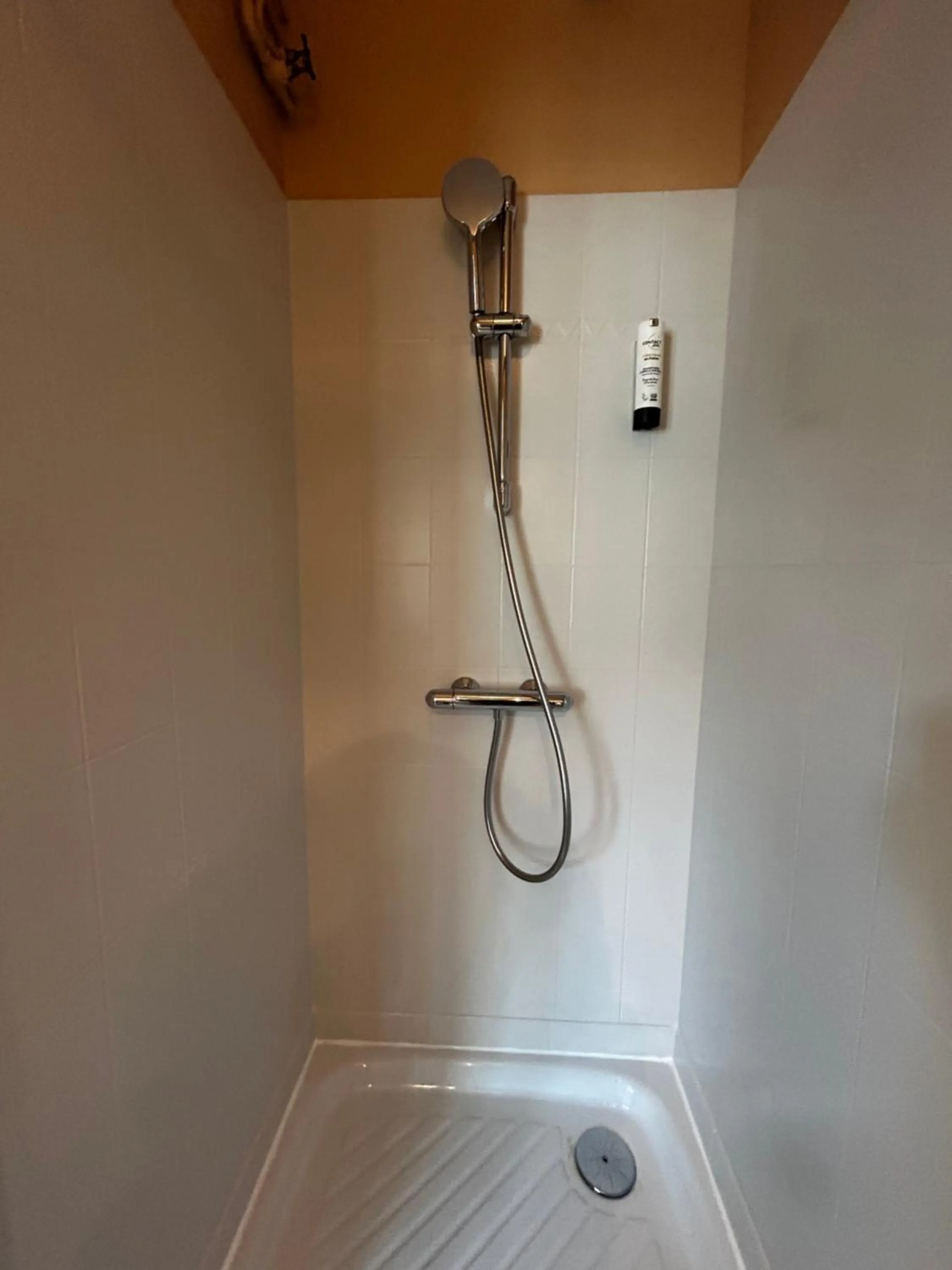 Shower in Au Soleil d'Or