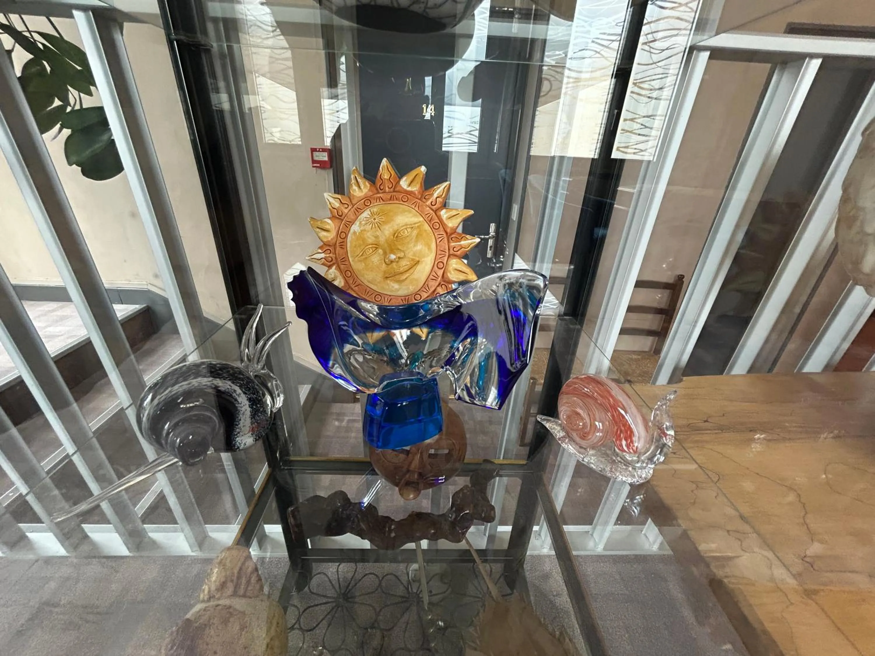 Decorative detail in Au Soleil d'Or