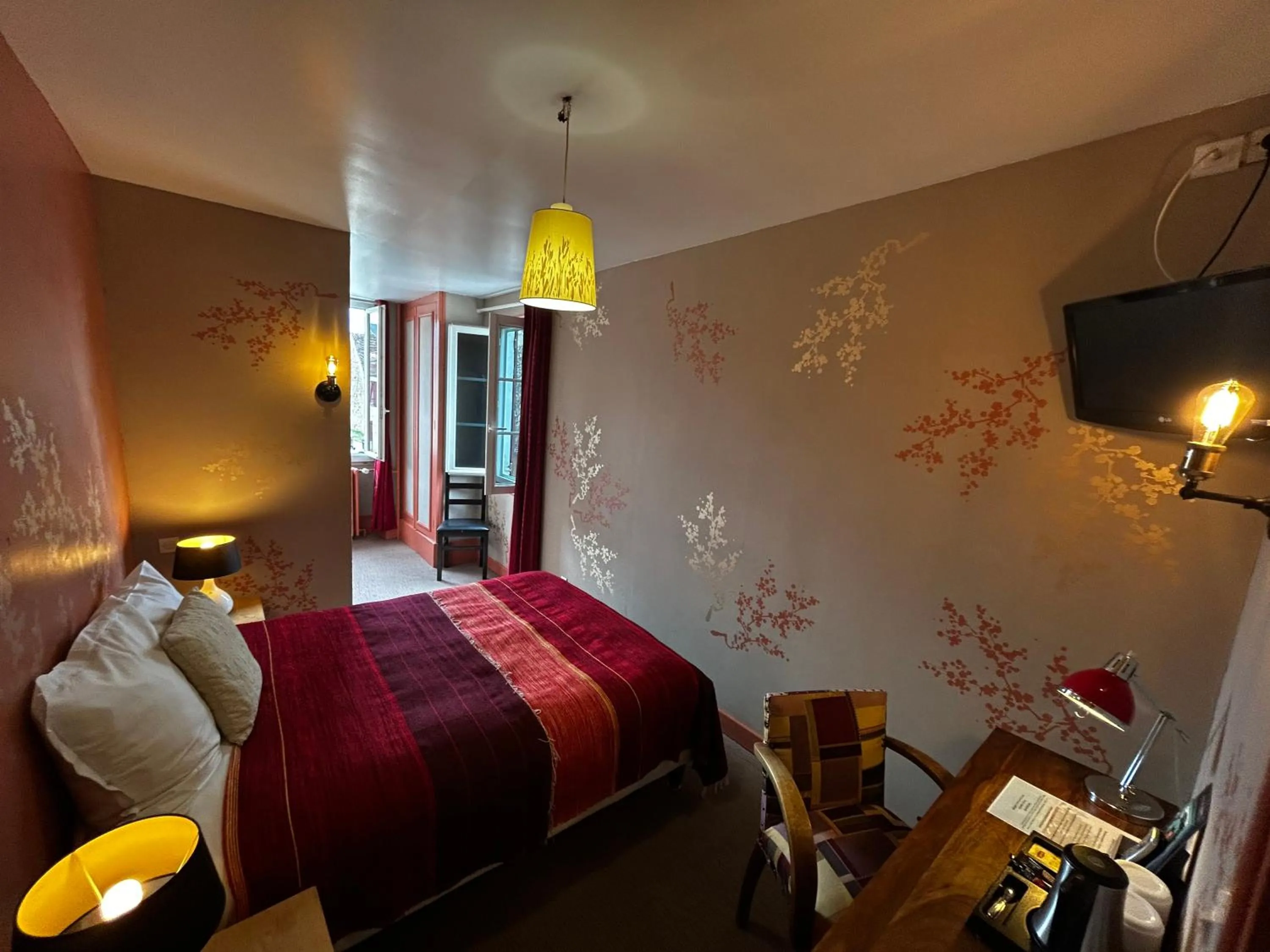 Bedroom, Bed in Au Soleil d'Or