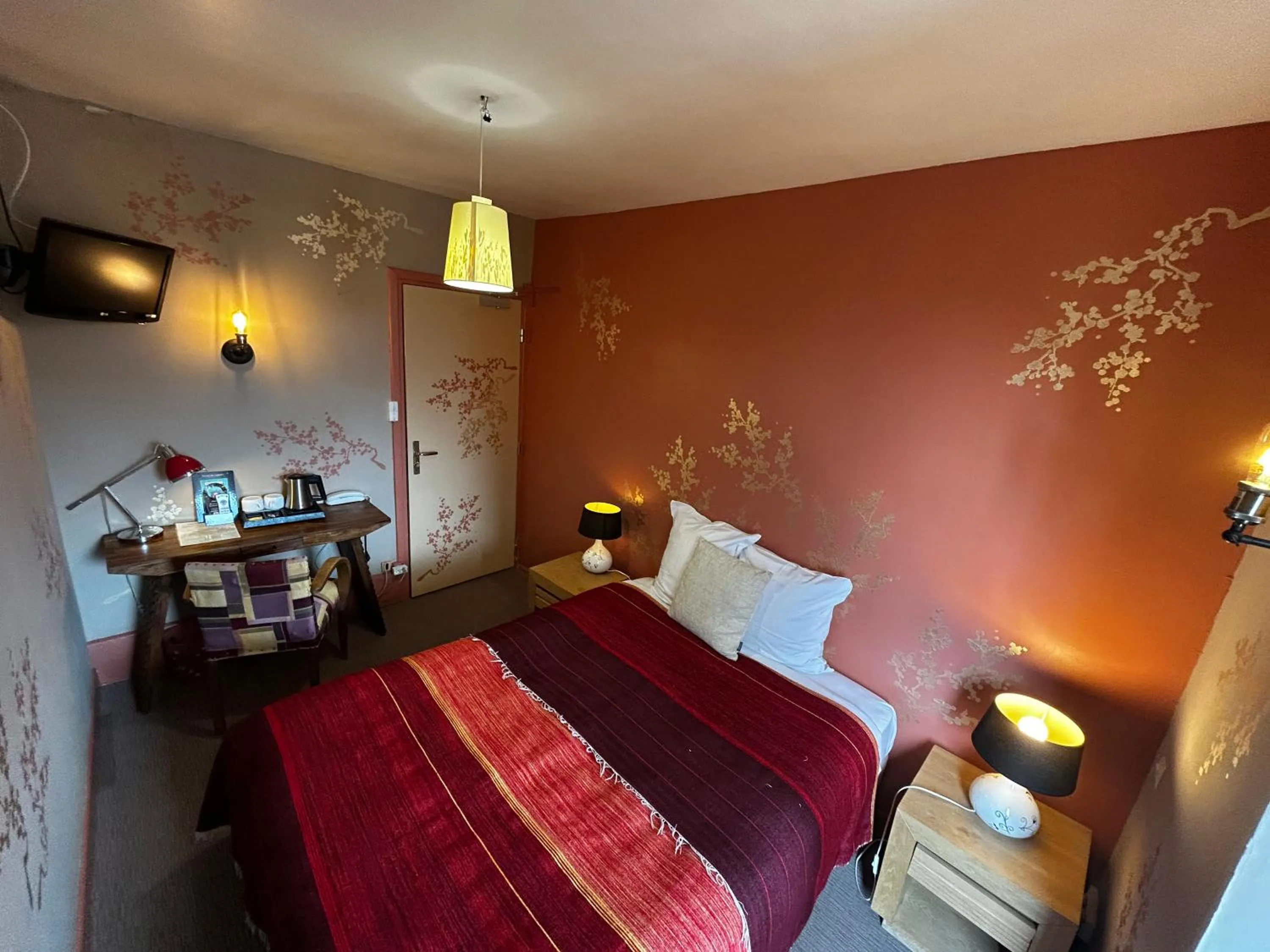 Bedroom, Bed in Au Soleil d'Or