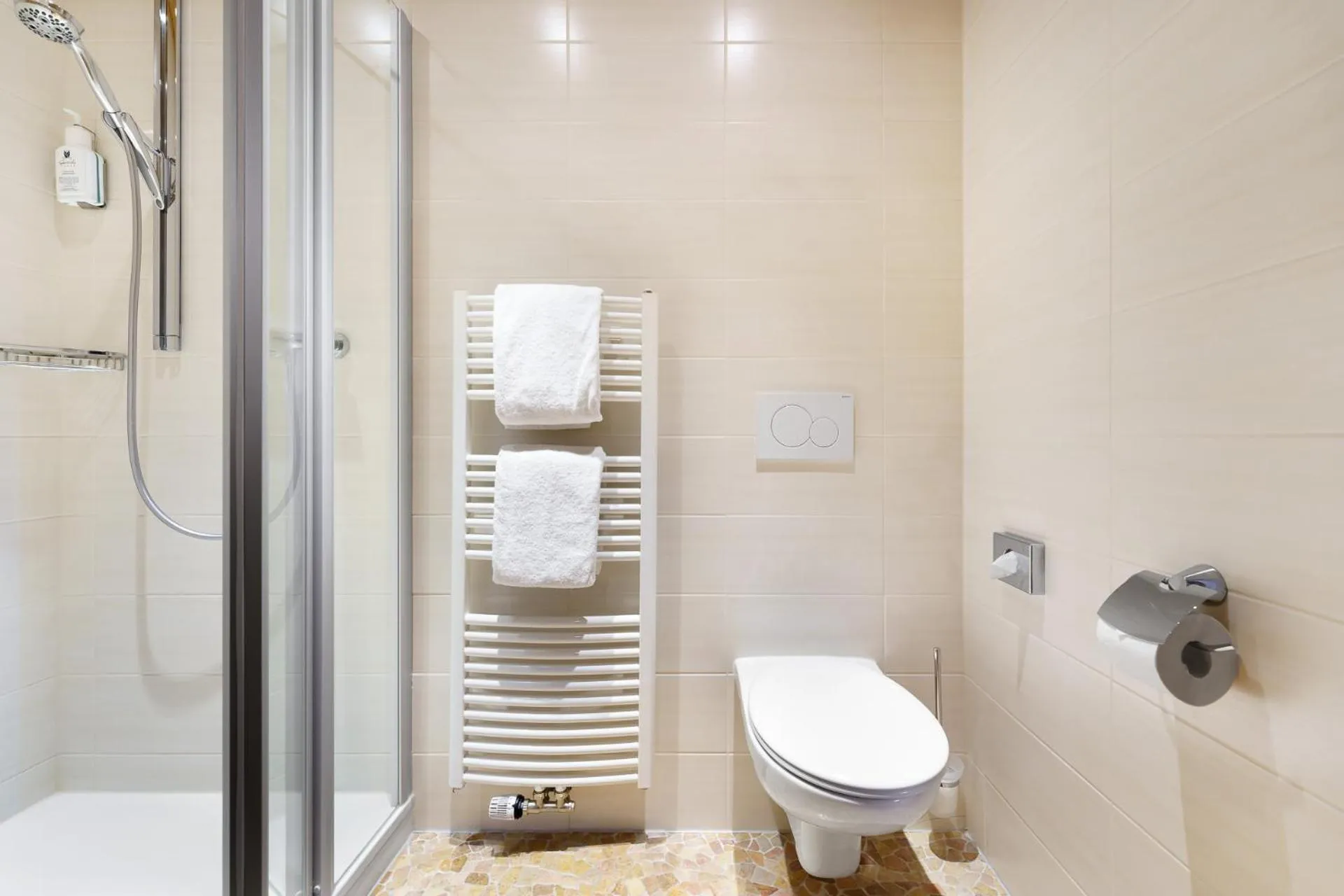 Bathroom in Hotel Schlehdorn